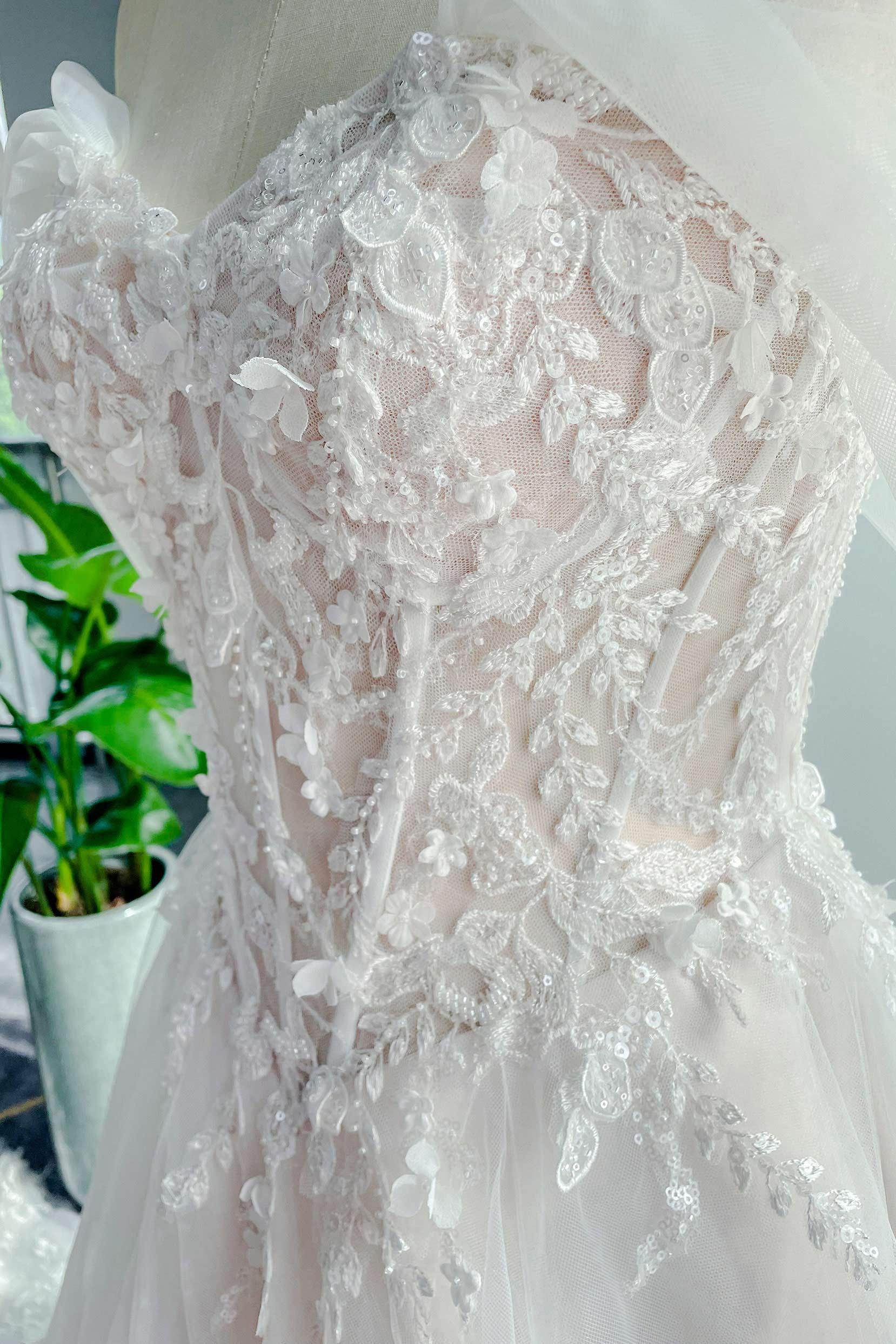 A-Line Court Train Lace Tulle Wedding Dress CW3158 - COCOMELODY