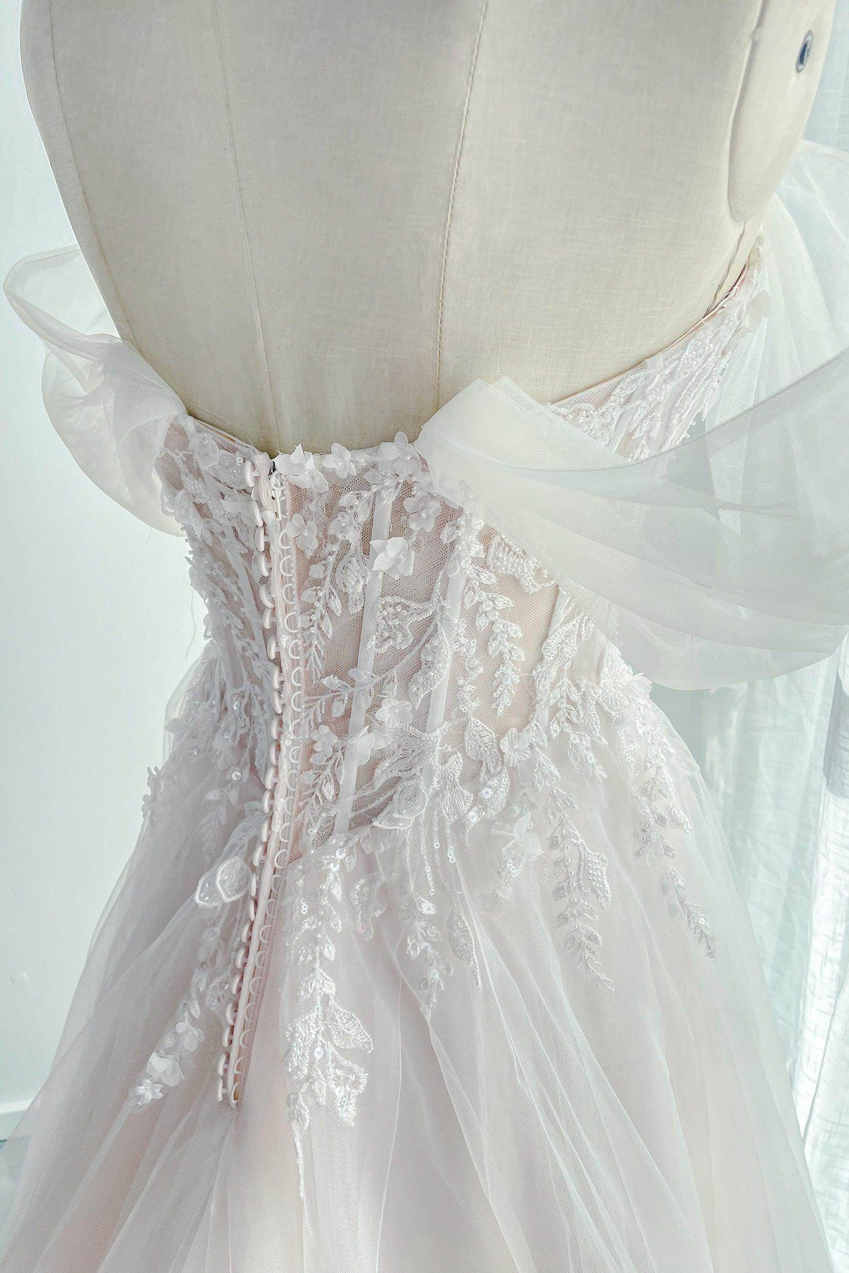 A-Line Court Train Lace Tulle Wedding Dress CW3158 - COCOMELODY