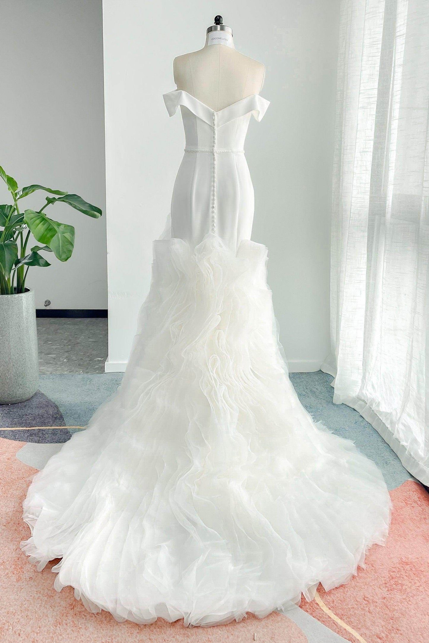 Trumpet-Mermaid Court Train Stretch Satin Wedding Dress CW3159 - COCOMELODY