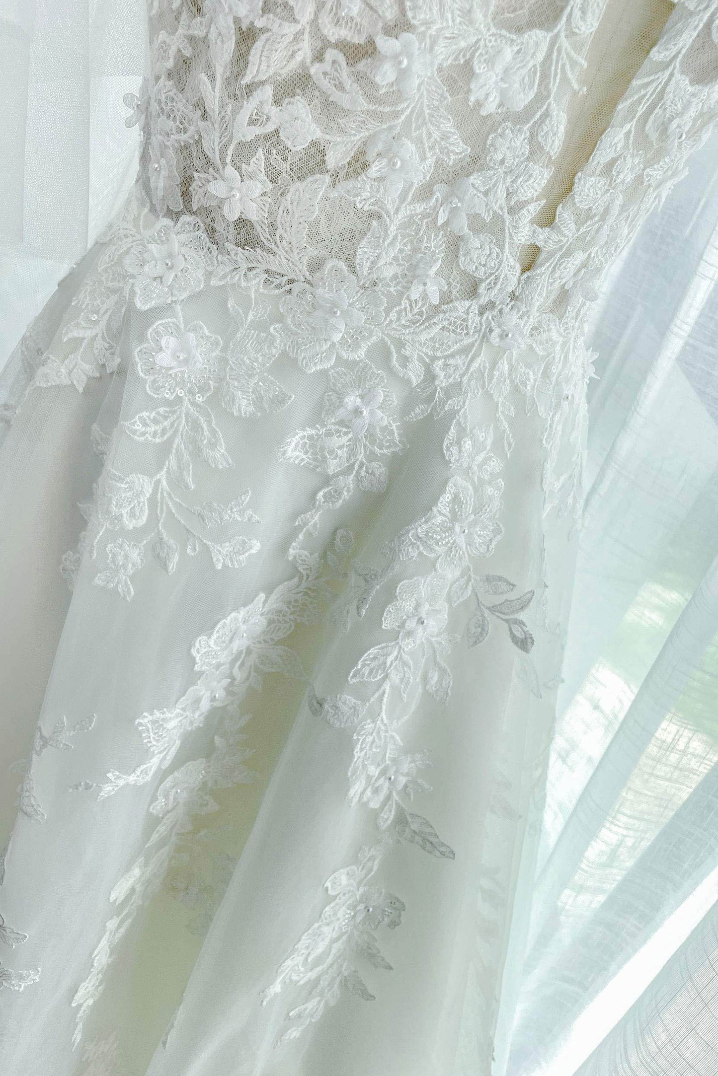 A-Line Court Train Lace Tulle Wedding Dress CW3160 - COCOMELODY