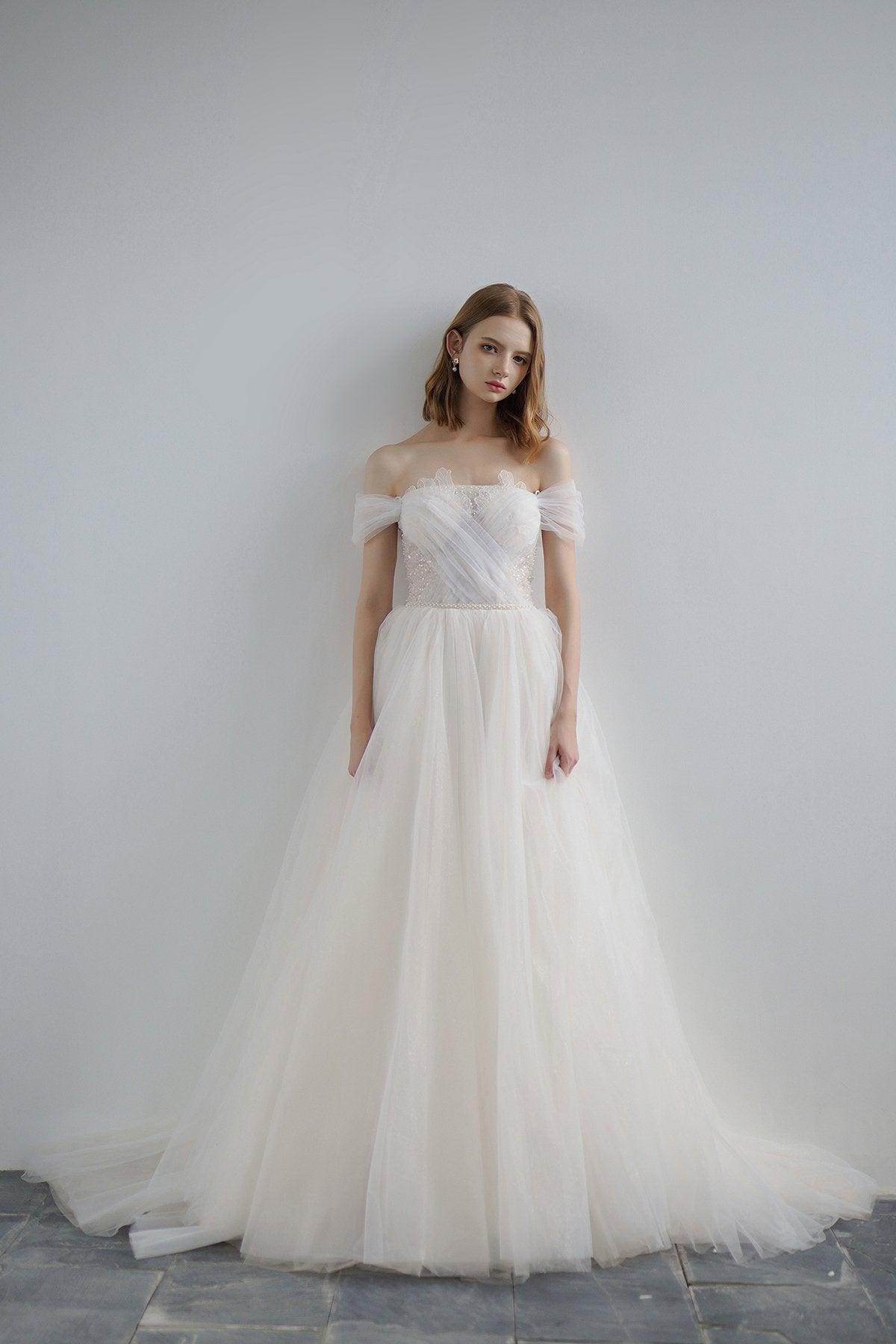 A-Line Sweep-Brush Train Lace Tulle Wedding Dress CW3220 - COCOMELODY