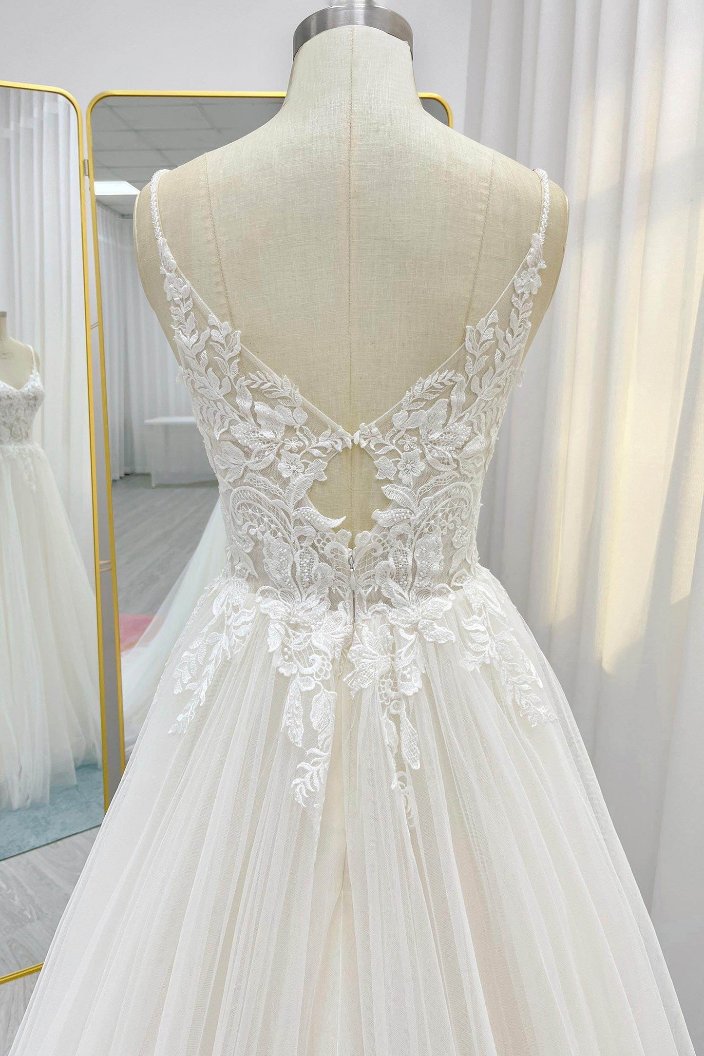 A-Line Court Train Lace Tulle Wedding Dress CW3226 - COCOMELODY
