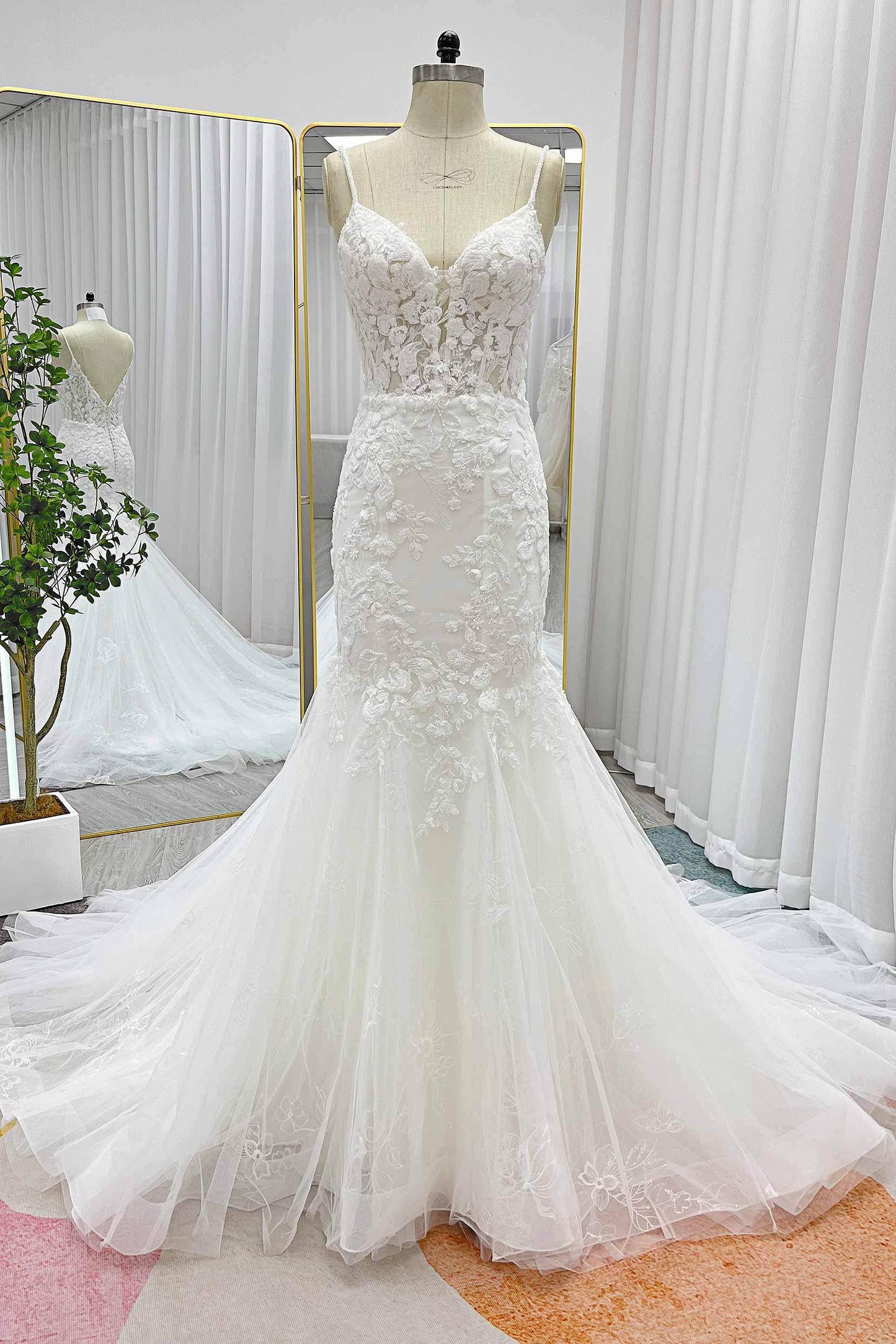 Trumpet-Mermaid Chapel Train Lace Tulle Wedding Dress CW3228 - COCOMELODY