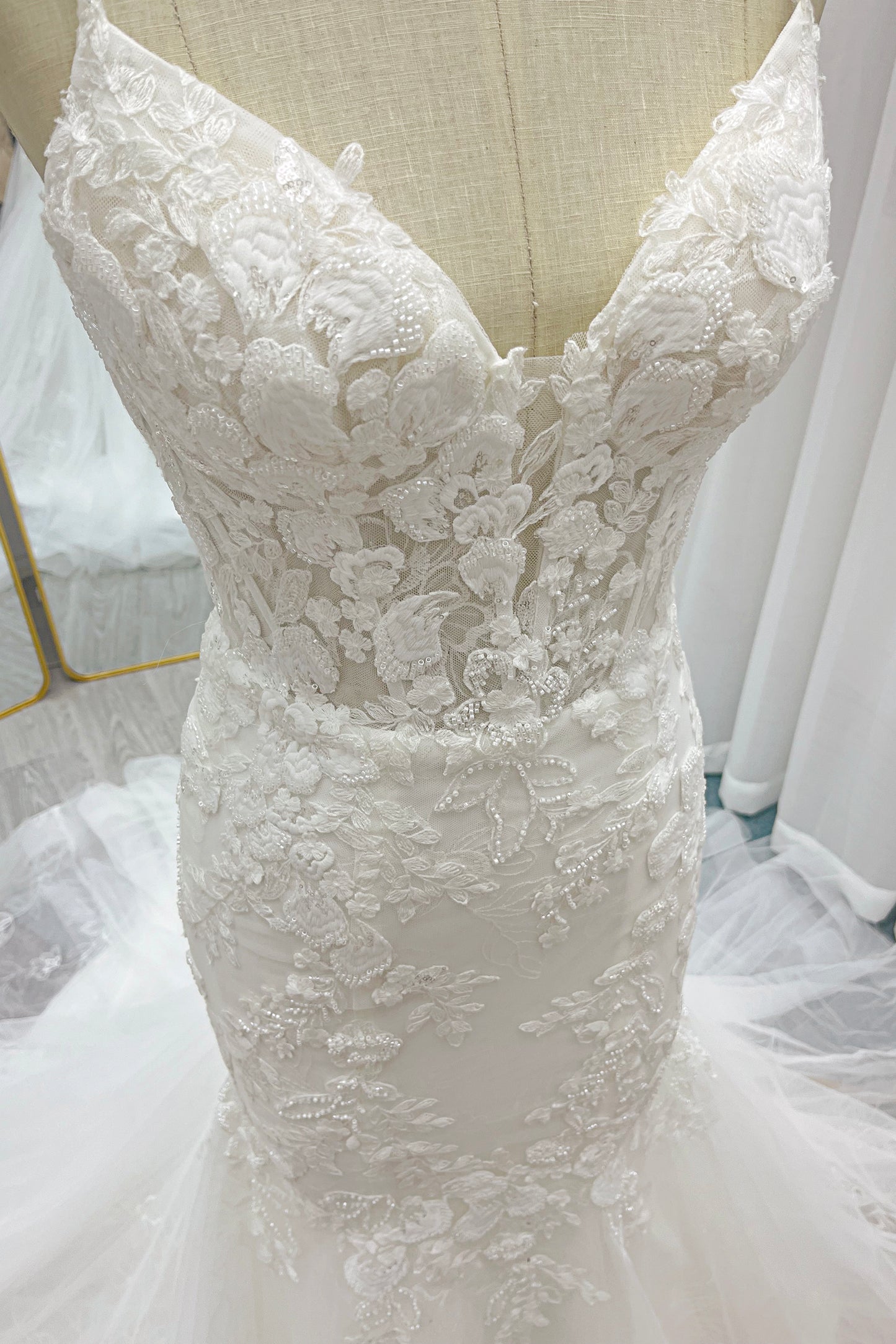 Trumpet-Mermaid Chapel Train Lace Tulle Wedding Dress CW3228