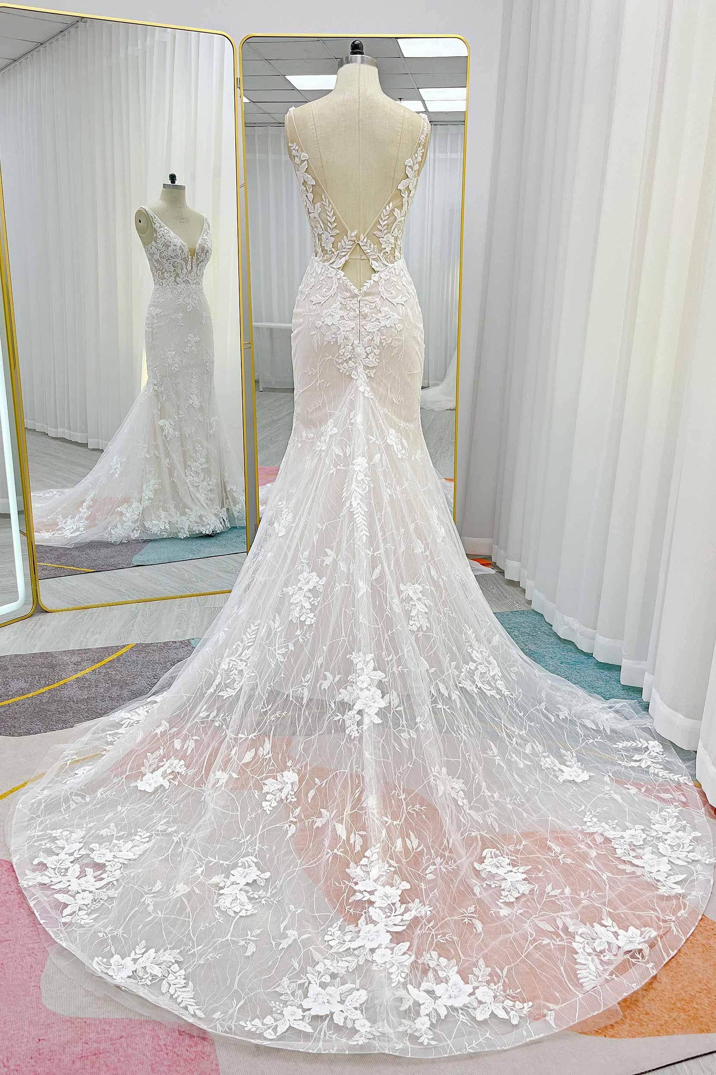 Trumpet-Mermaid Chapel Train Lace Tulle Wedding Dress CW3230 - COCOMELODY