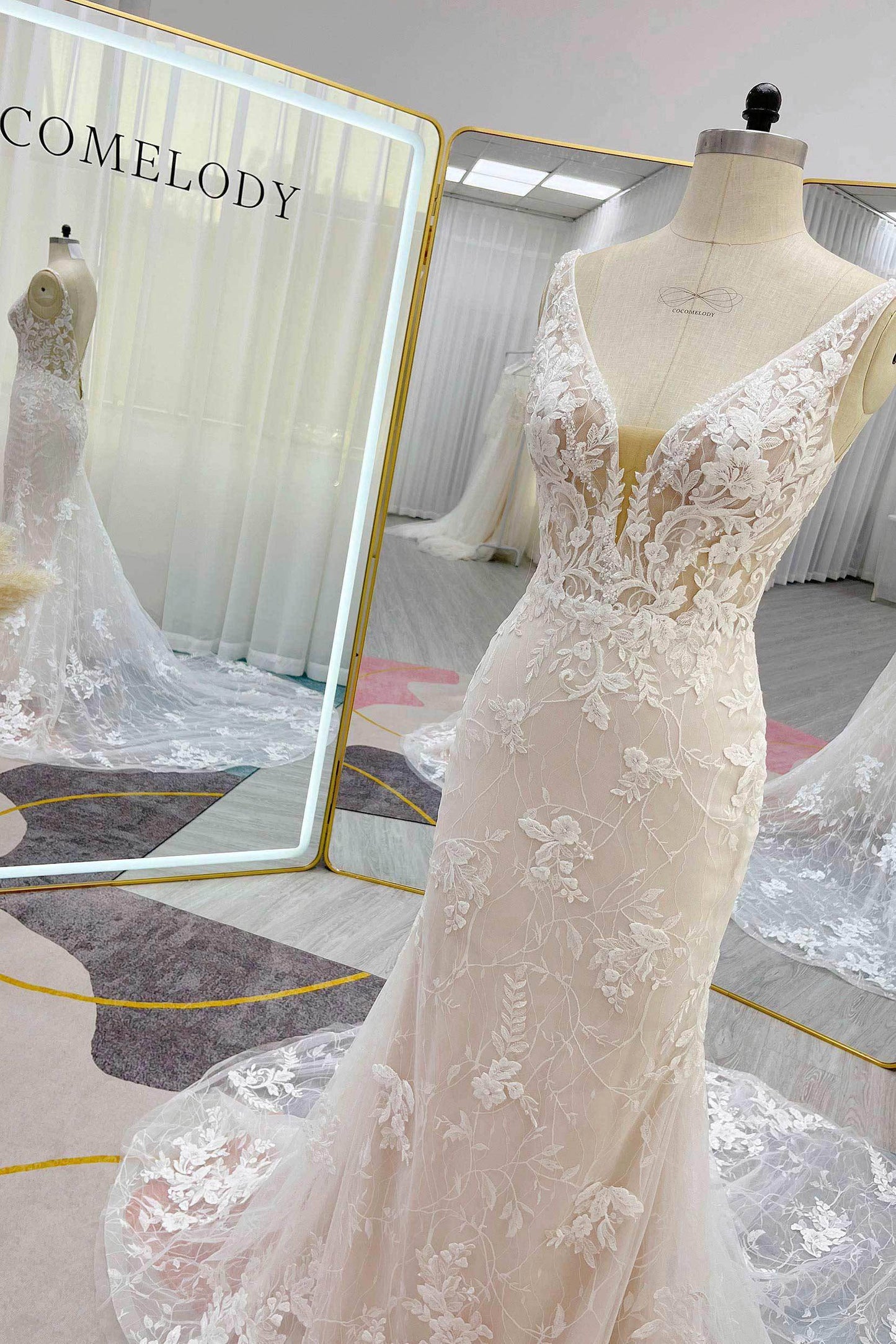 Trumpet-Mermaid Chapel Train Lace Tulle Wedding Dress CW3230 - COCOMELODY