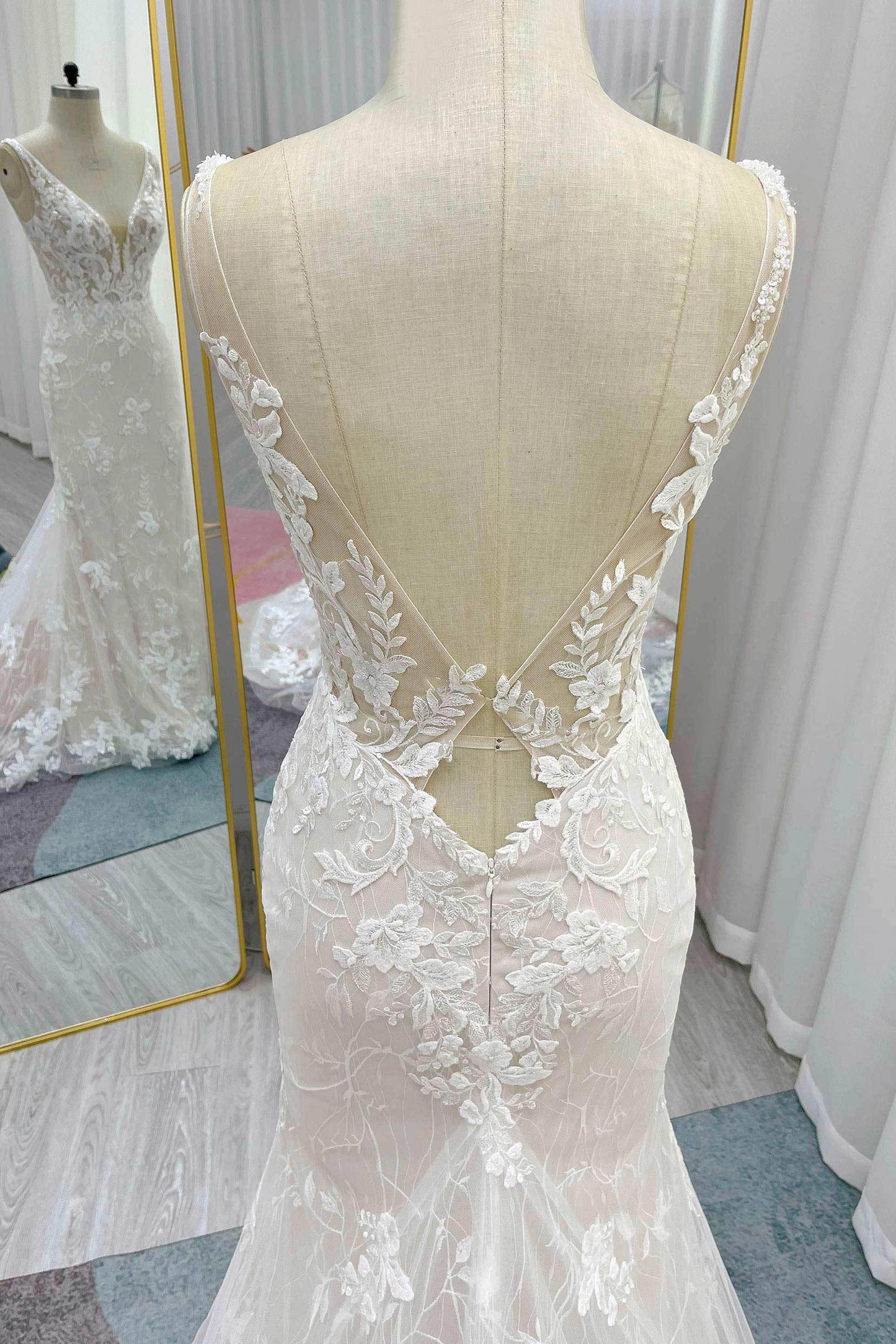 Trumpet-Mermaid Chapel Train Lace Tulle Wedding Dress CW3230 - COCOMELODY