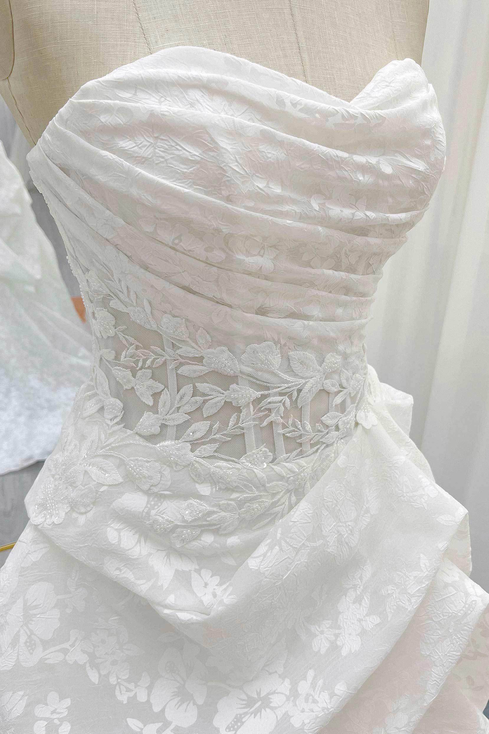 A-Line Court Train Printed Gauze Wedding Dress CW3235 - COCOMELODY