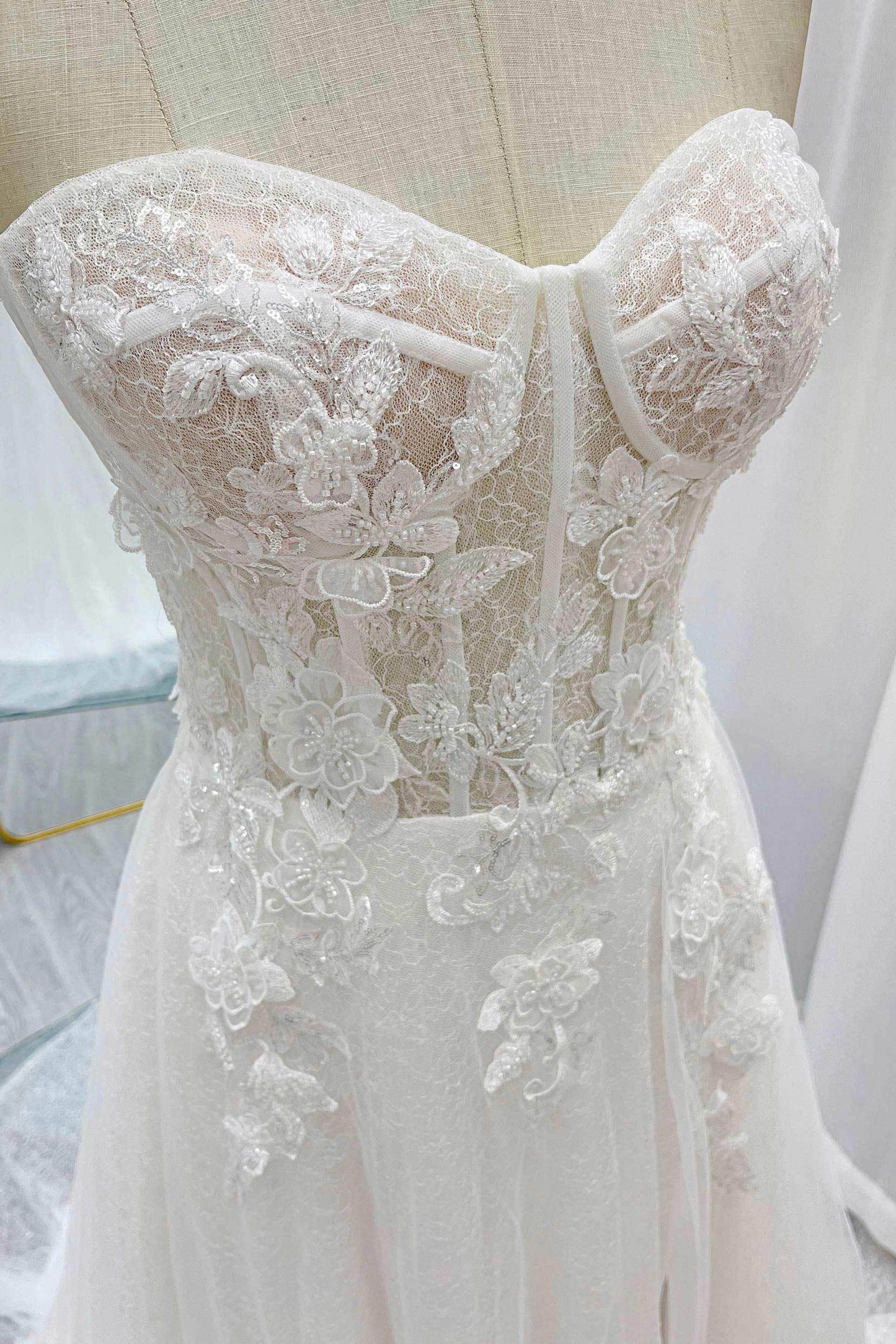 A-Line Court Train Lace Tulle Wedding Dress CW3239 - COCOMELODY