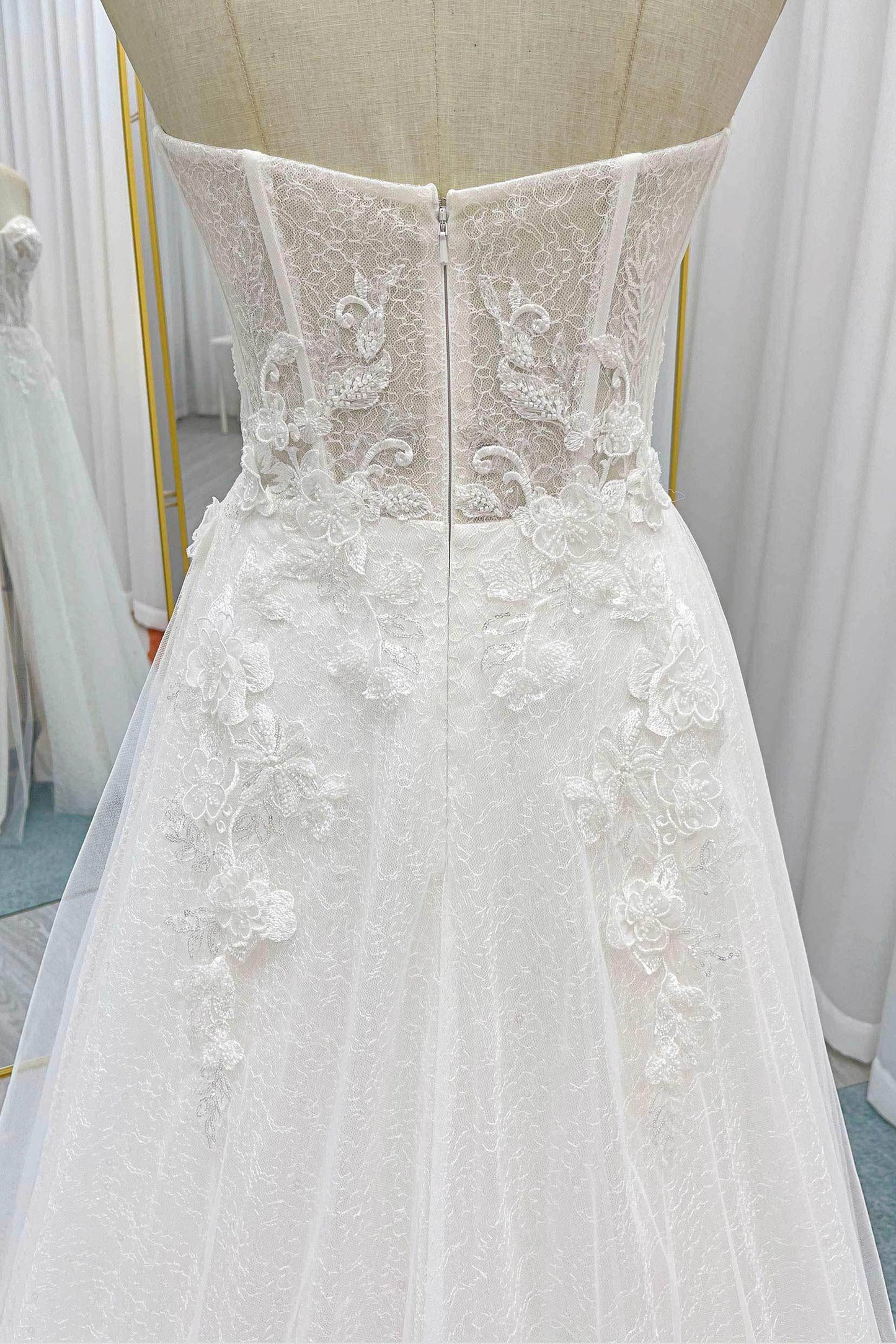A-Line Court Train Lace Tulle Wedding Dress CW3239 - COCOMELODY