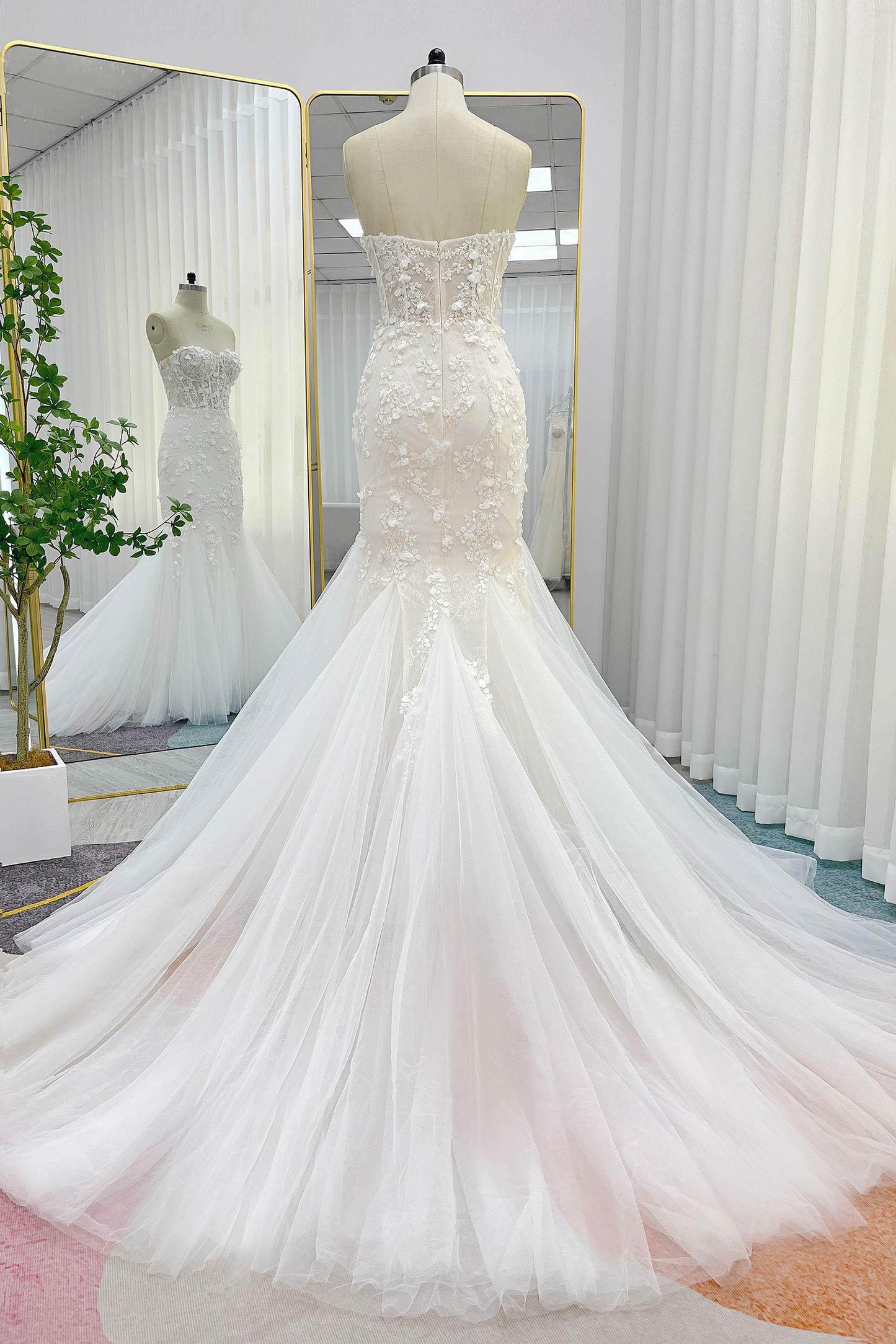 Trumpet-Mermaid Court Train Lace Tulle Wedding Dress CW3244 - COCOMELODY