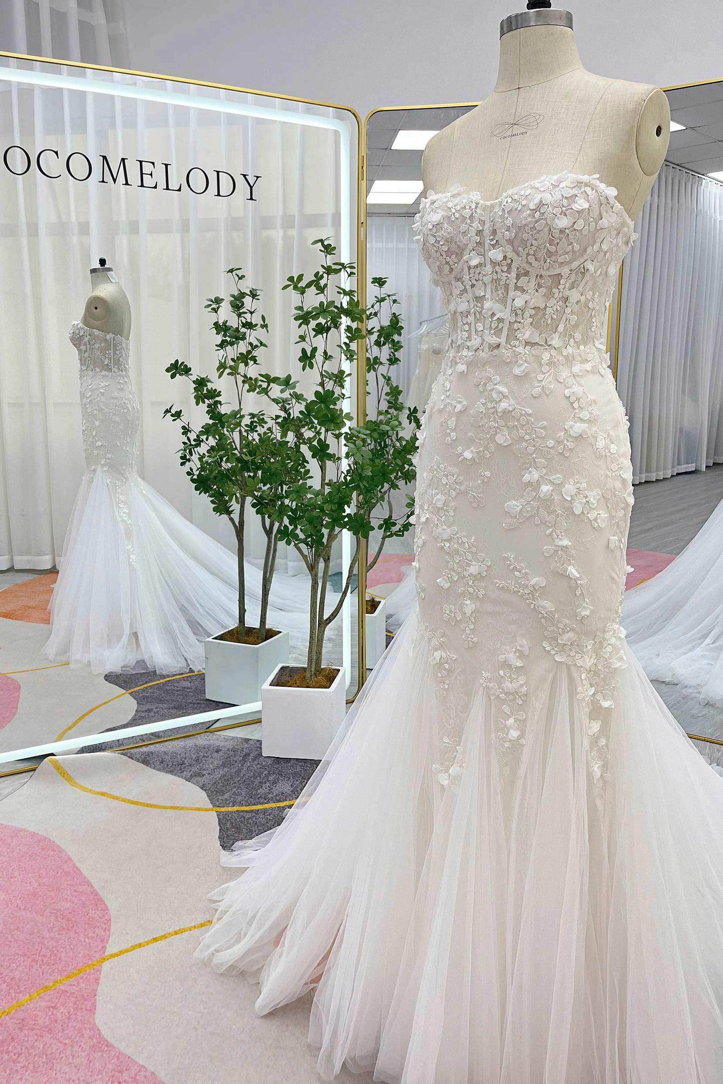Trumpet-Mermaid Court Train Lace Tulle Wedding Dress CW3244 - COCOMELODY