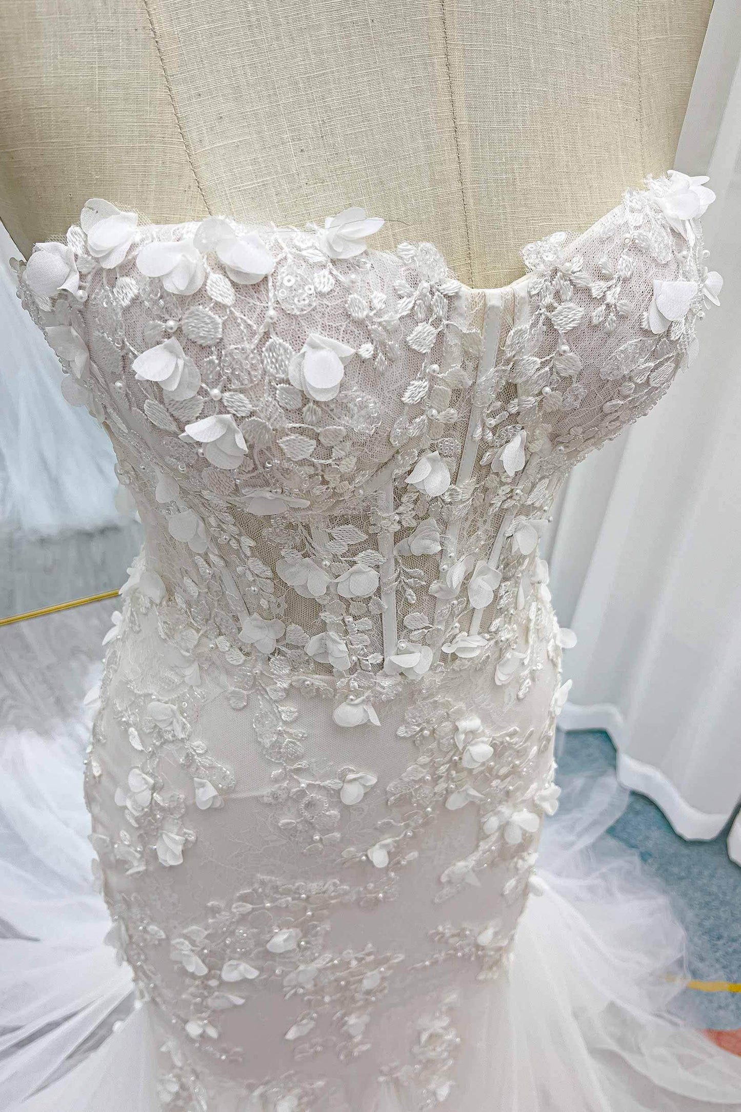 Trumpet-Mermaid Court Train Lace Tulle Wedding Dress CW3244 - COCOMELODY