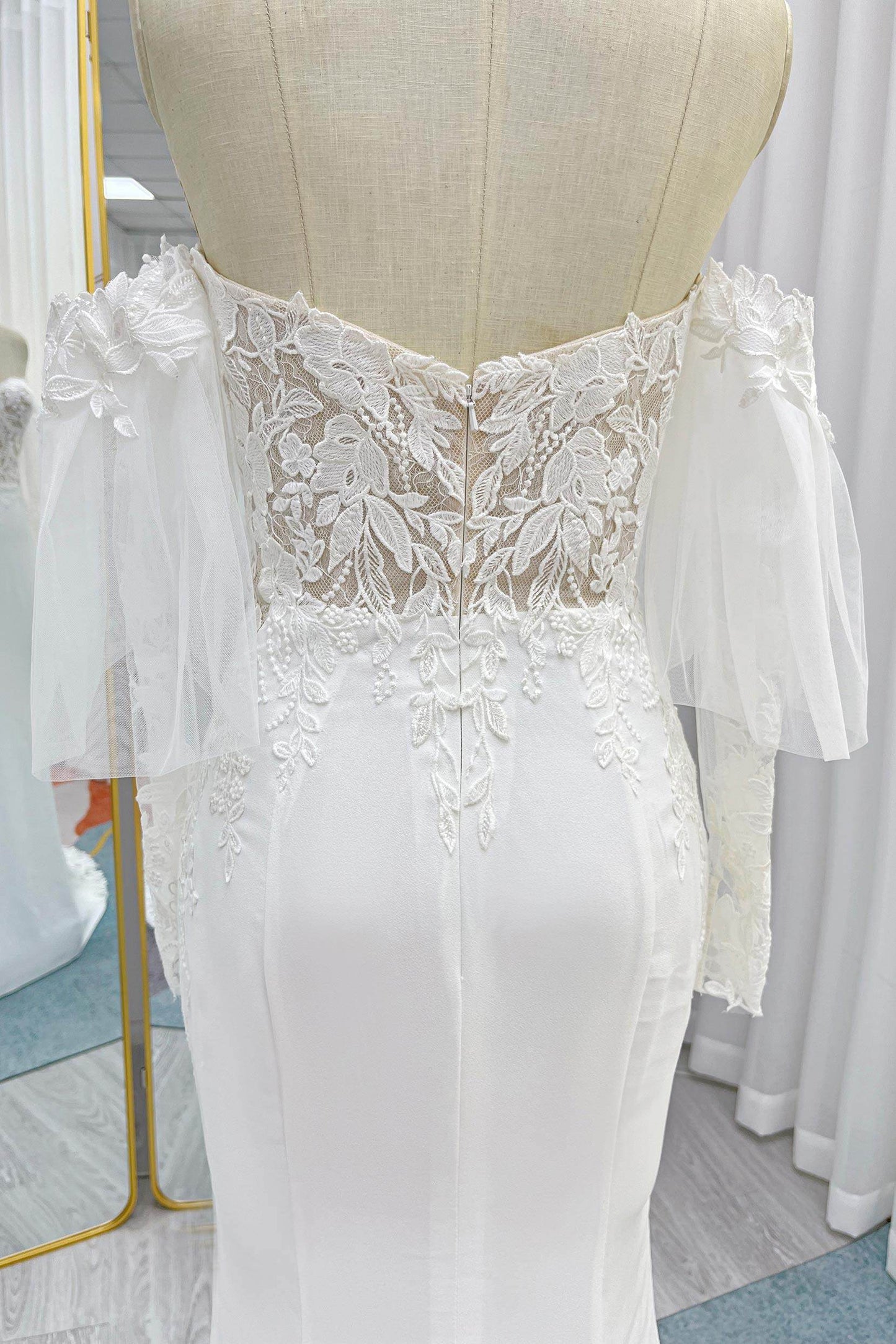 Trumpet-Mermaid Chapel Train Lace Luxuriant Satin Wedding Dress CW3248 - COCOMELODY