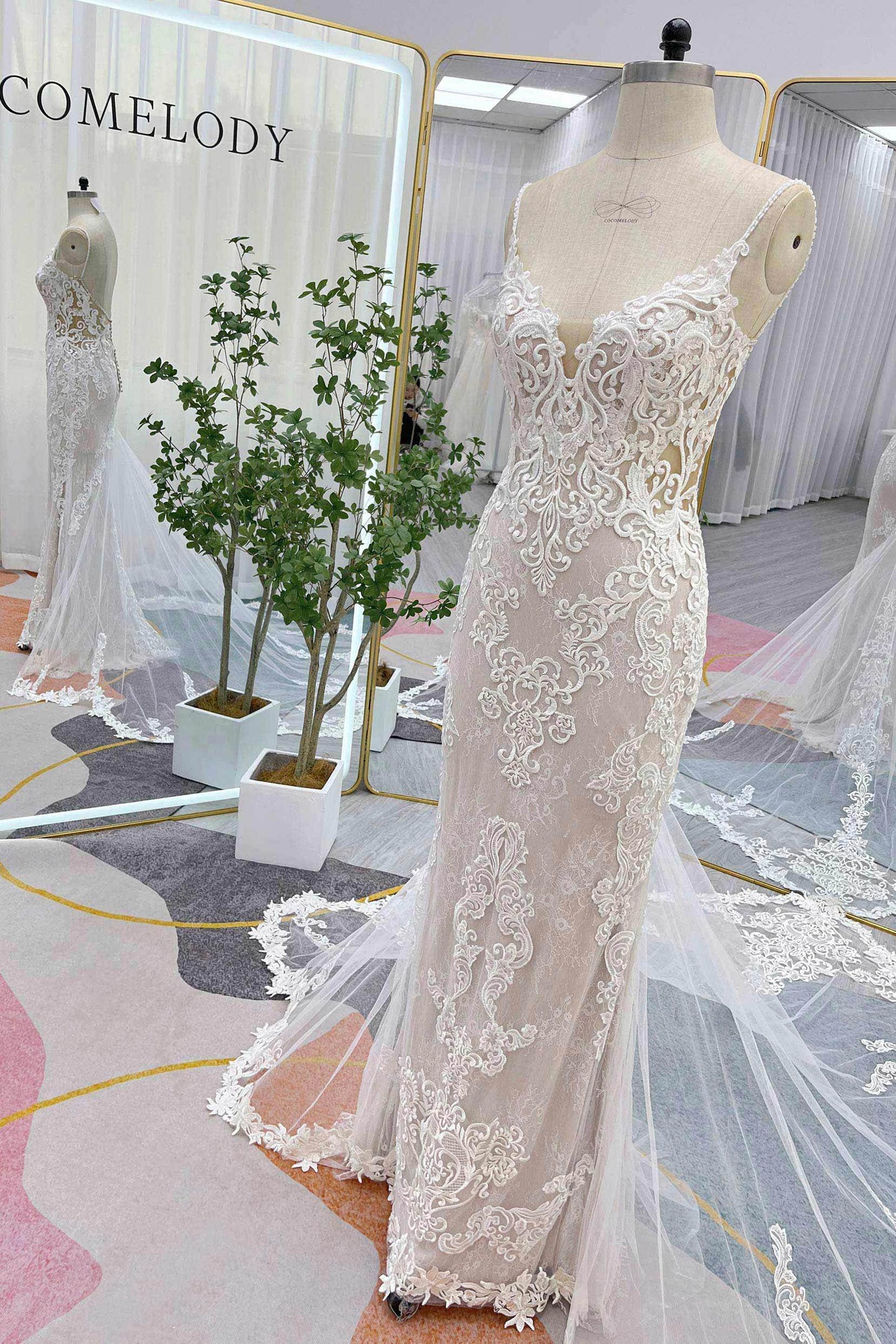 Trumpet-Mermaid Chapel Train Lace Tulle Wedding Dress CW3249 - COCOMELODY