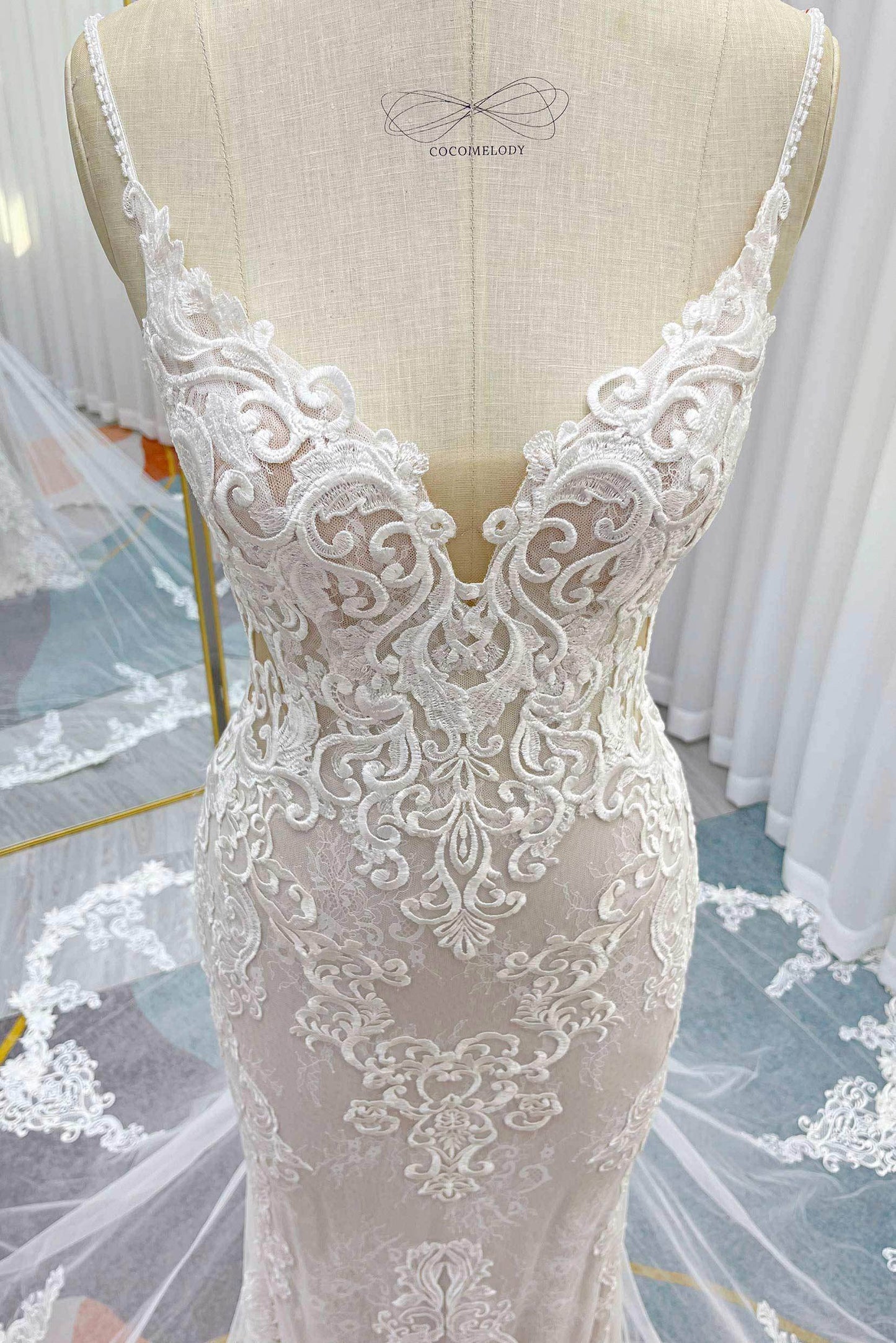 Trumpet-Mermaid Chapel Train Lace Tulle Wedding Dress CW3249 - COCOMELODY