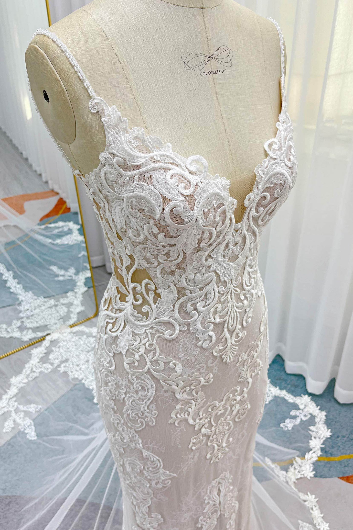 Trumpet-Mermaid Chapel Train Lace Tulle Wedding Dress CW3249 - COCOMELODY
