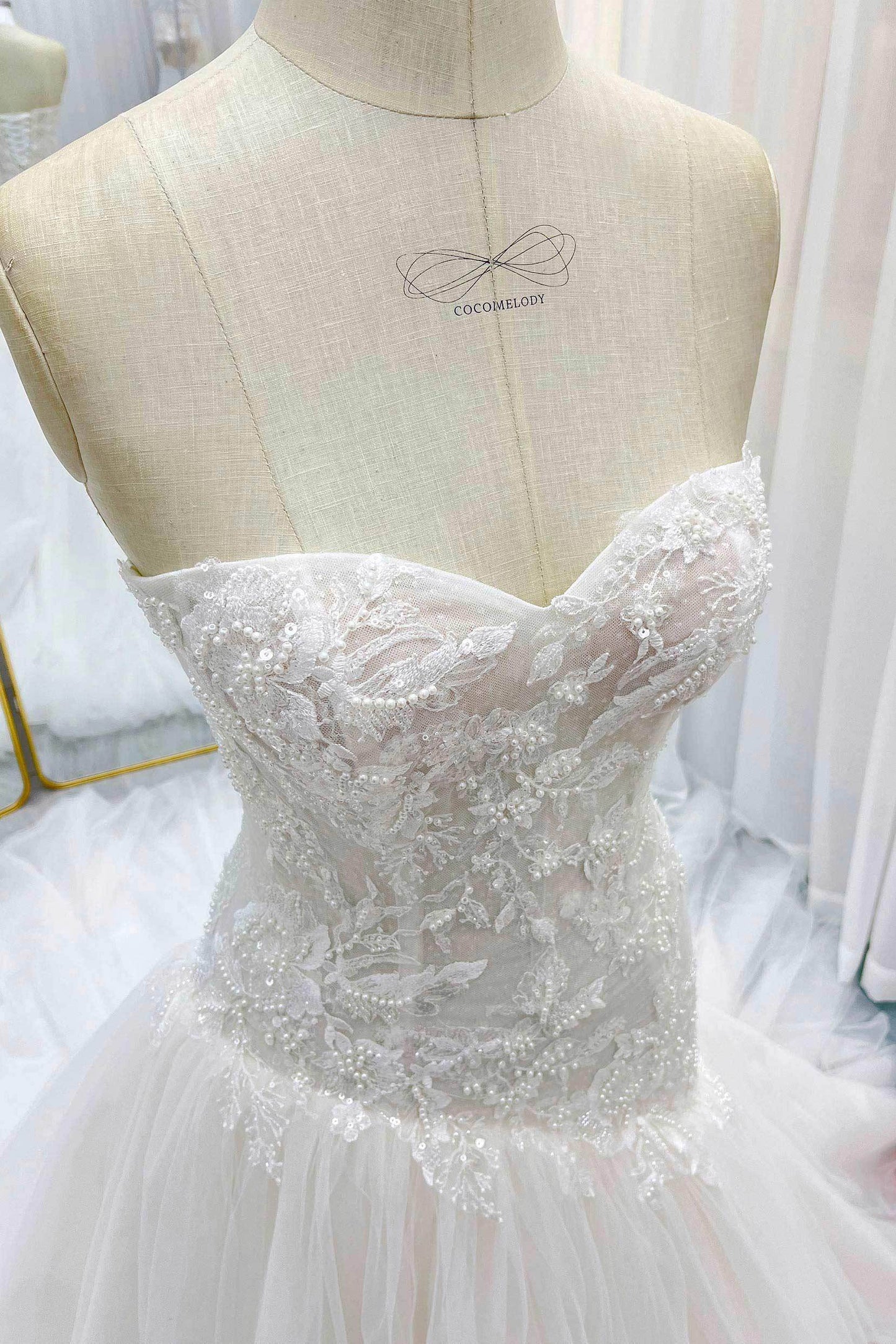 Trumpet-Mermaid Chapel Train Lace Tulle Wedding Dress CW3254 - COCOMELODY