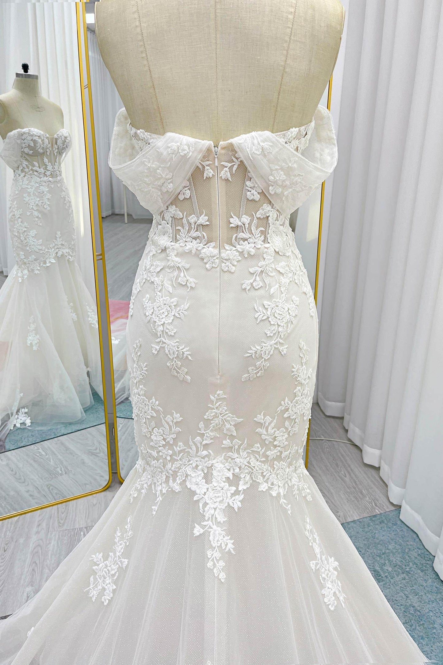Trumpet-Mermaid Chapel Train Lace Wedding Dress CW3255 - COCOMELODY