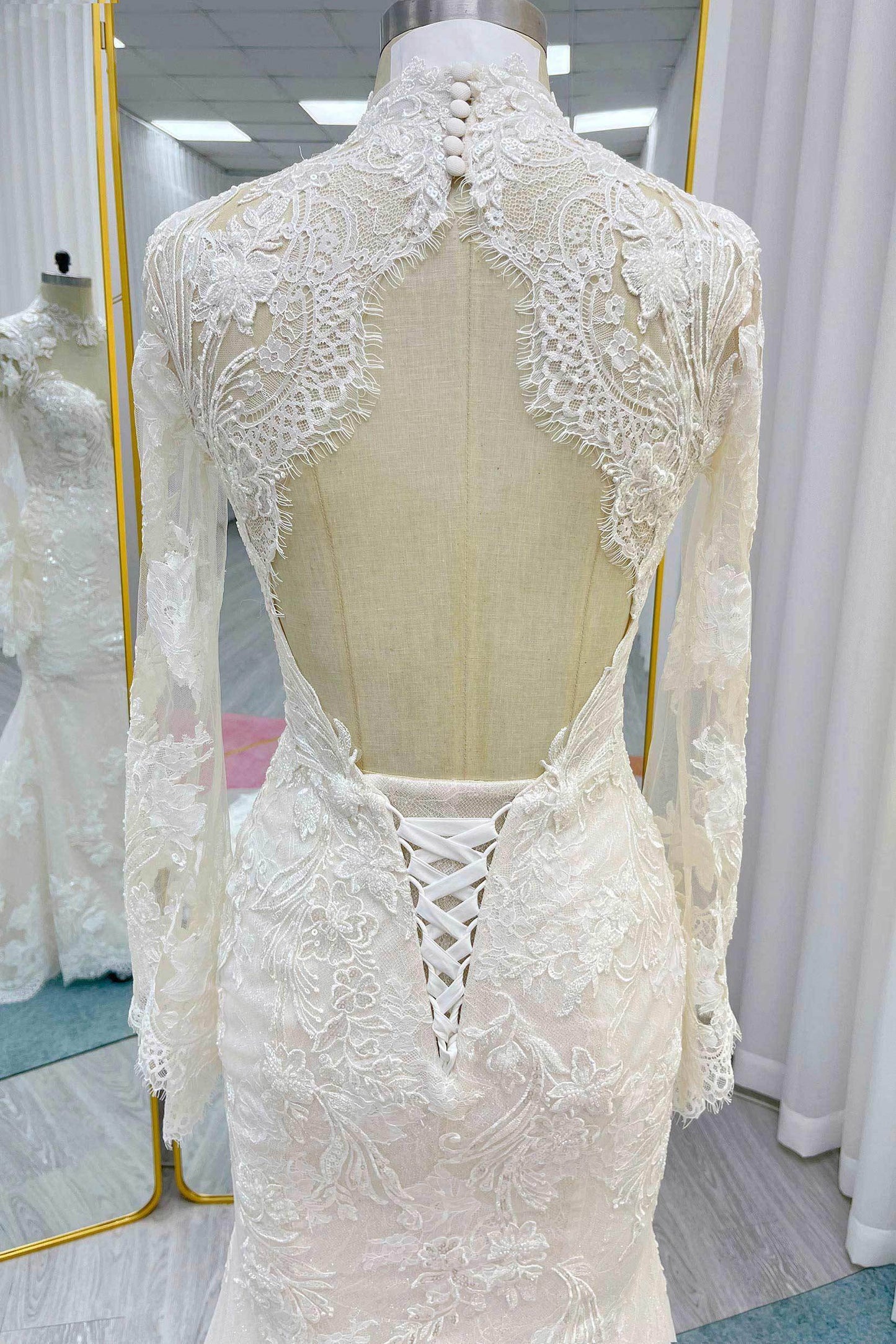 Trumpet-Mermaid Chapel Train Lace Tulle Wedding Dress CW3257 - COCOMELODY