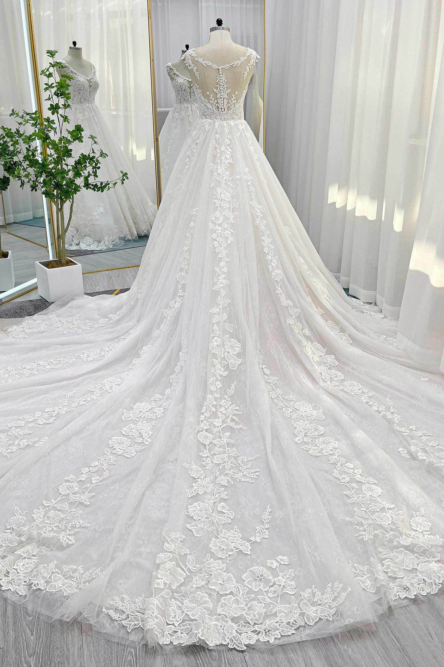 Ball Gown Cathedral Train Lace Tulle Wedding Dress CW3259 - COCOMELODY