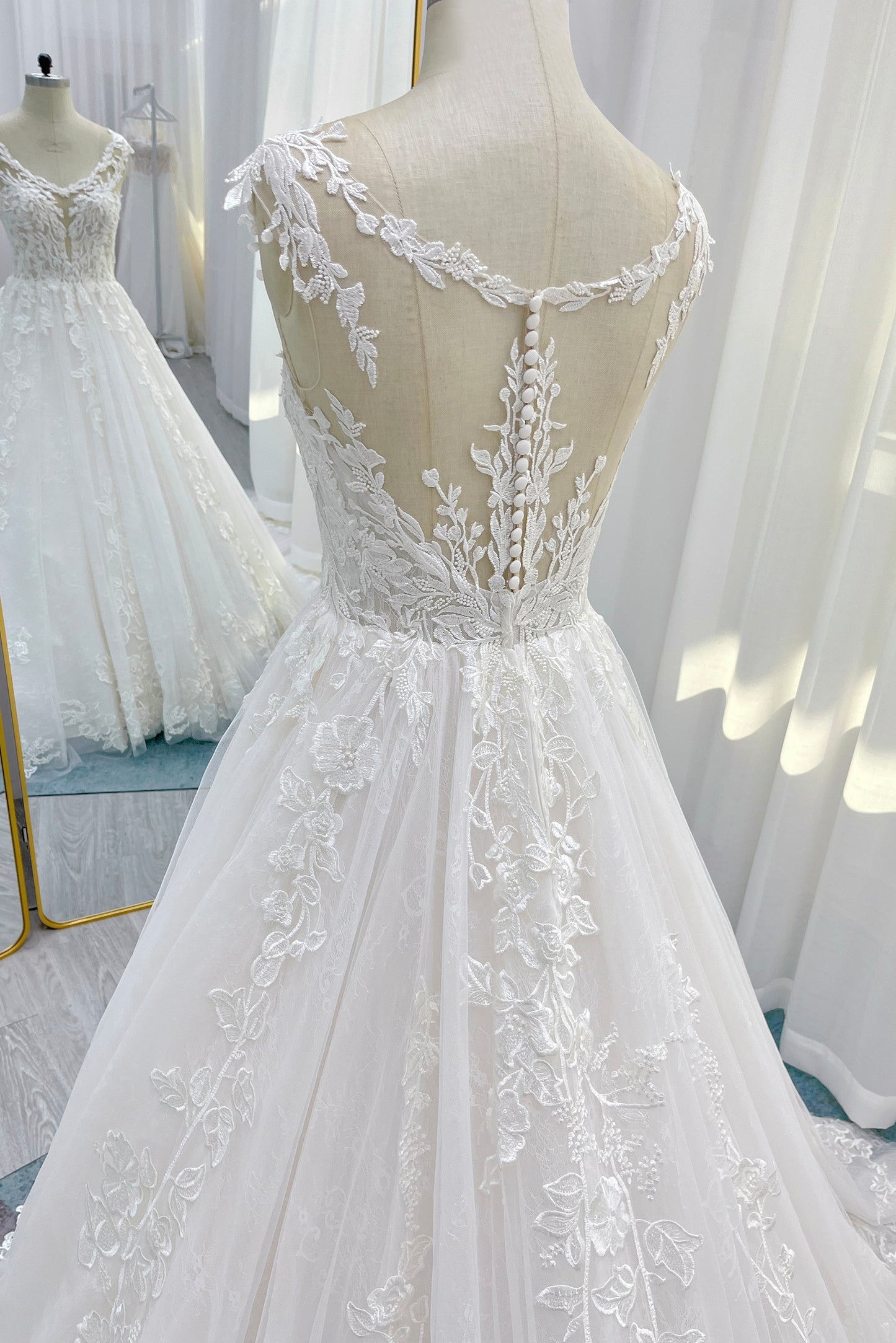 Ball Gown Cathedral Train Lace Tulle Wedding Dress CW3259