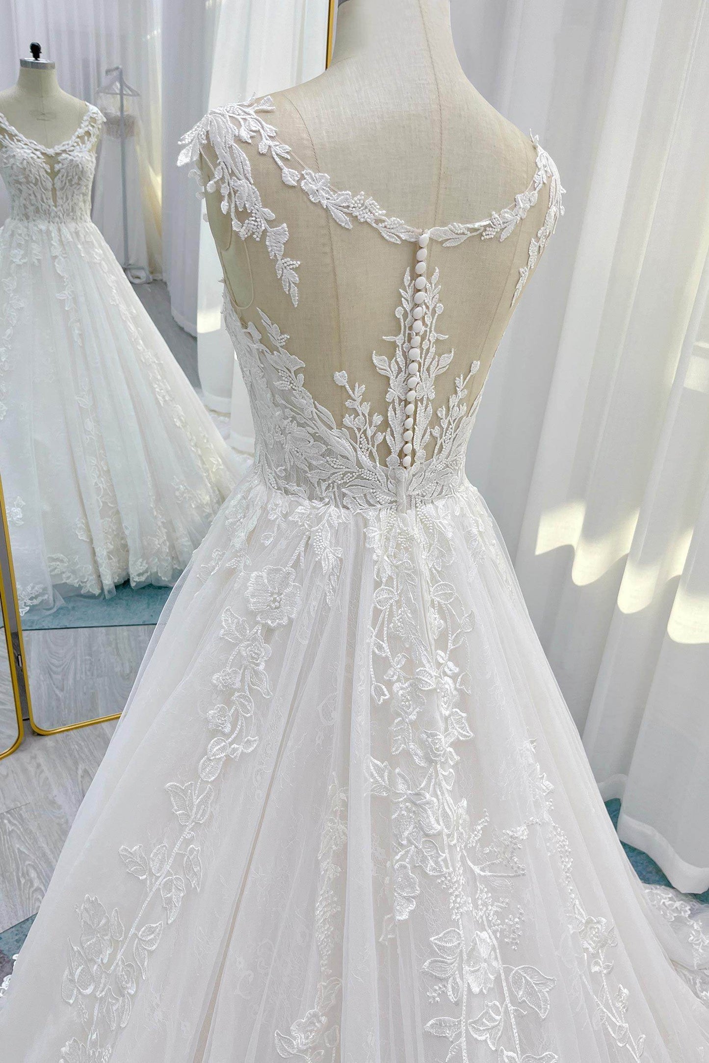 Ball Gown Cathedral Train Lace Tulle Wedding Dress CW3259 - COCOMELODY