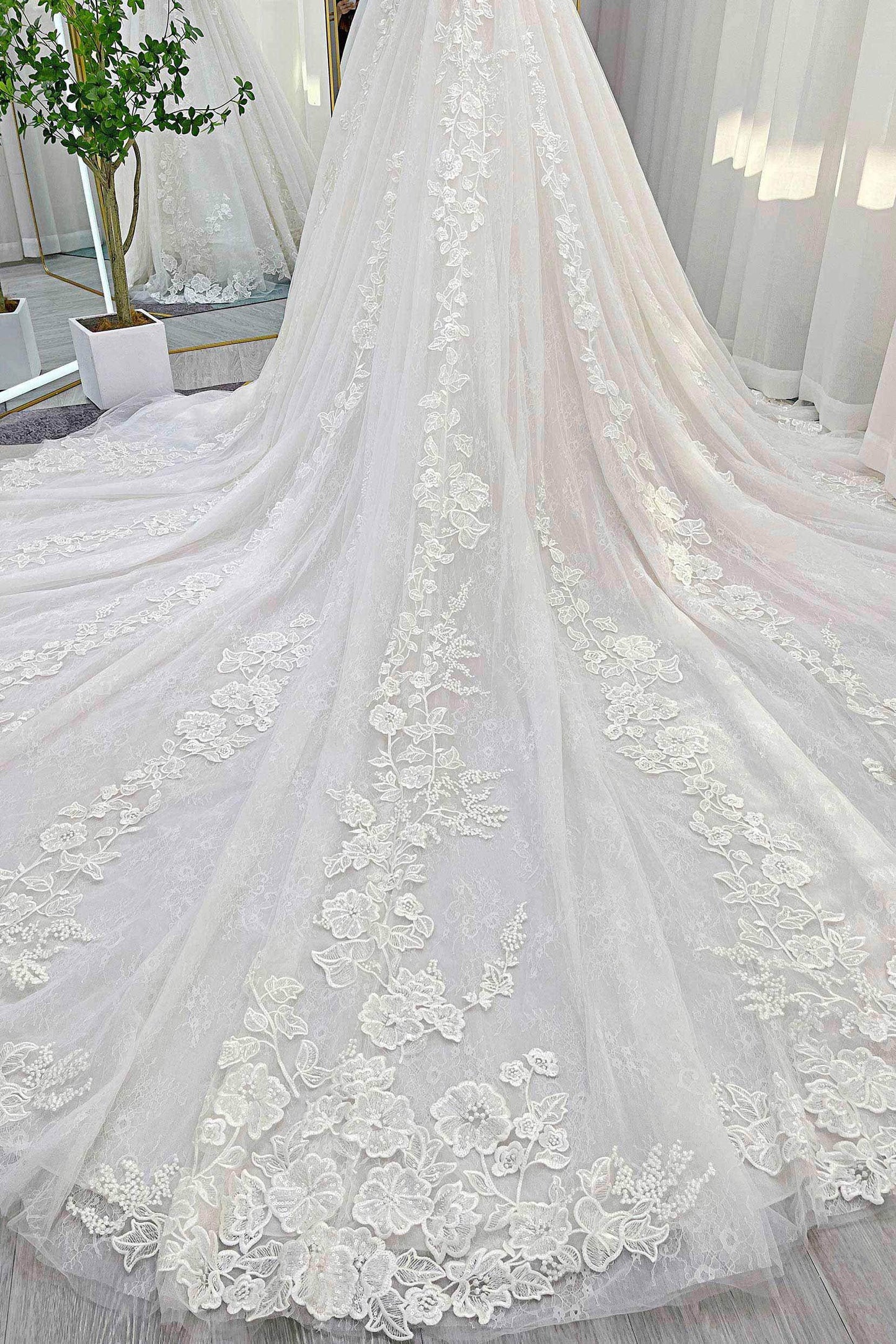 Ball Gown Cathedral Train Lace Tulle Wedding Dress CW3259 - COCOMELODY