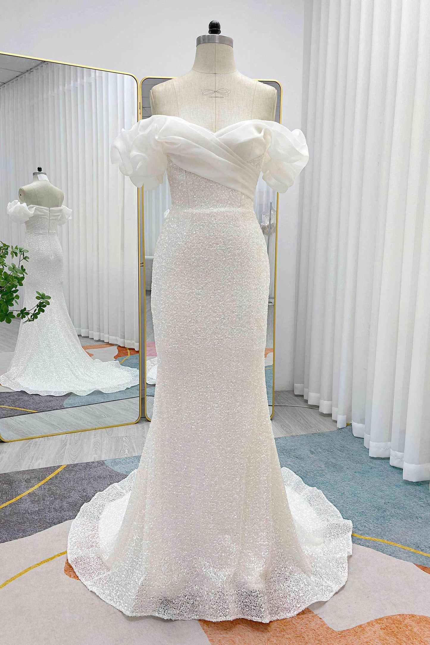 Trumpet-Mermaid Court Train Sequined Lace Wedding Dress CW3265 - COCOMELODY