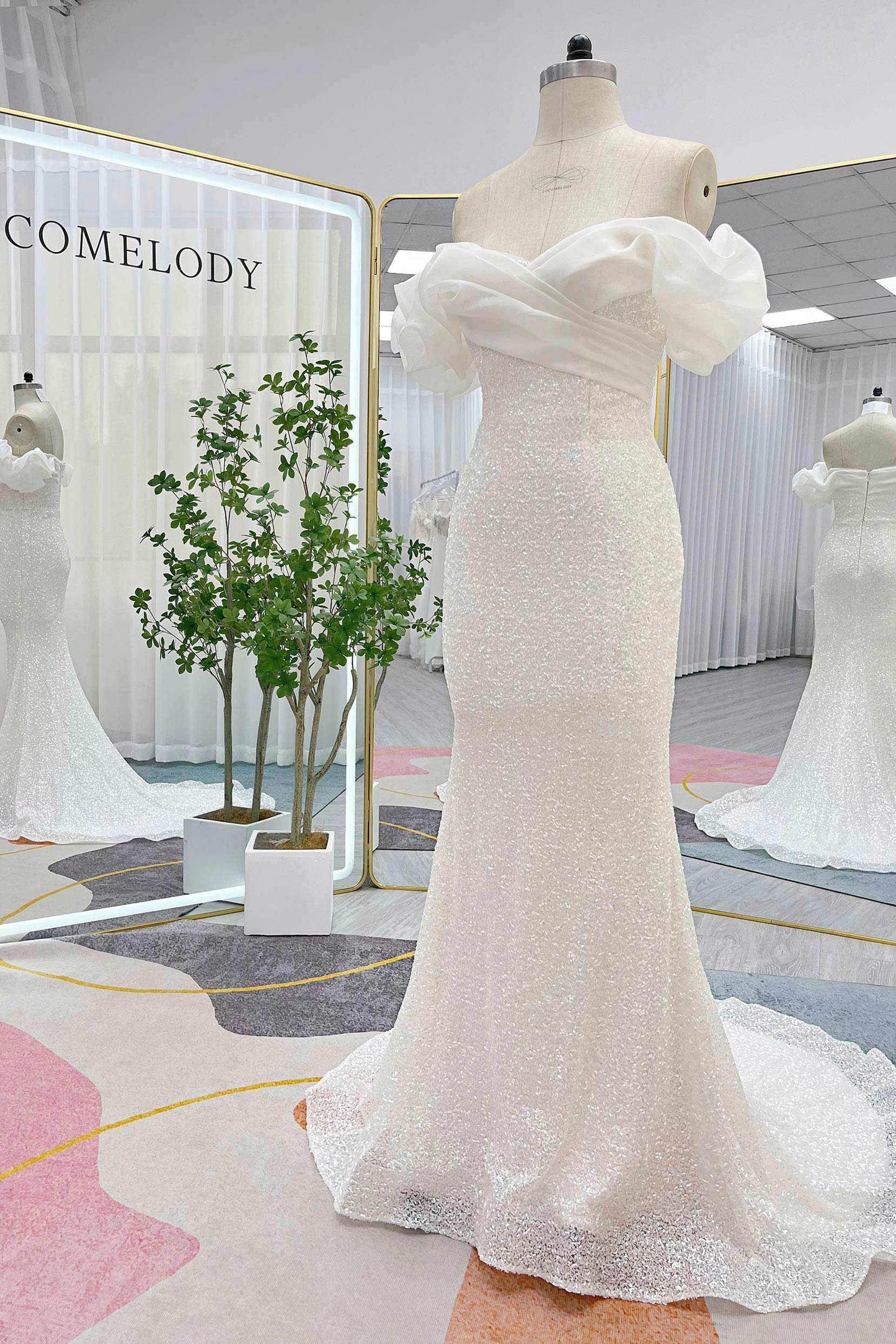 Trumpet-Mermaid Court Train Sequined Lace Wedding Dress CW3265 - COCOMELODY