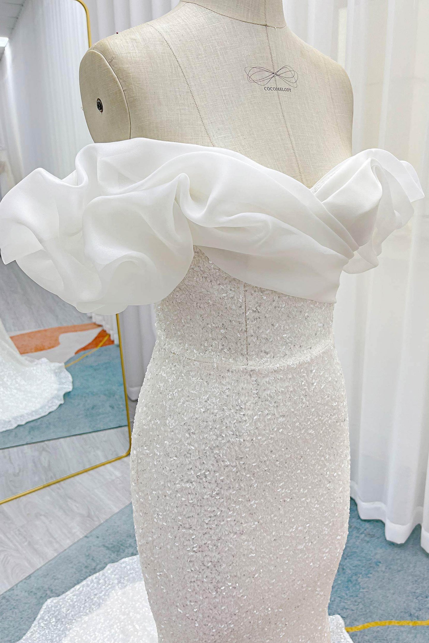 Trumpet-Mermaid Court Train Sequined Lace Wedding Dress CW3265 - COCOMELODY