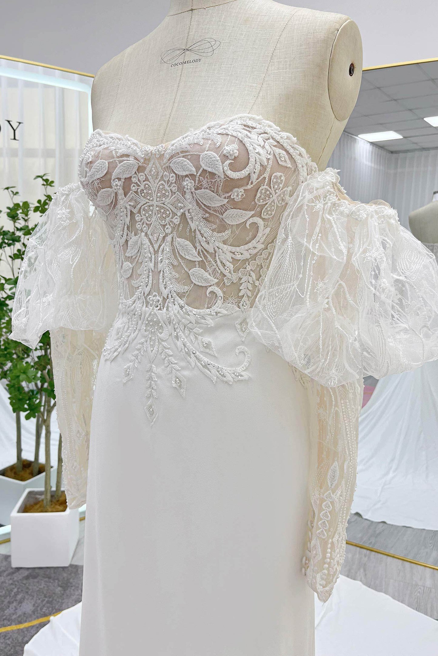 Trumpet-Mermaid Court Train Lace Stretch Satin Wedding Dress CW3266 - COCOMELODY