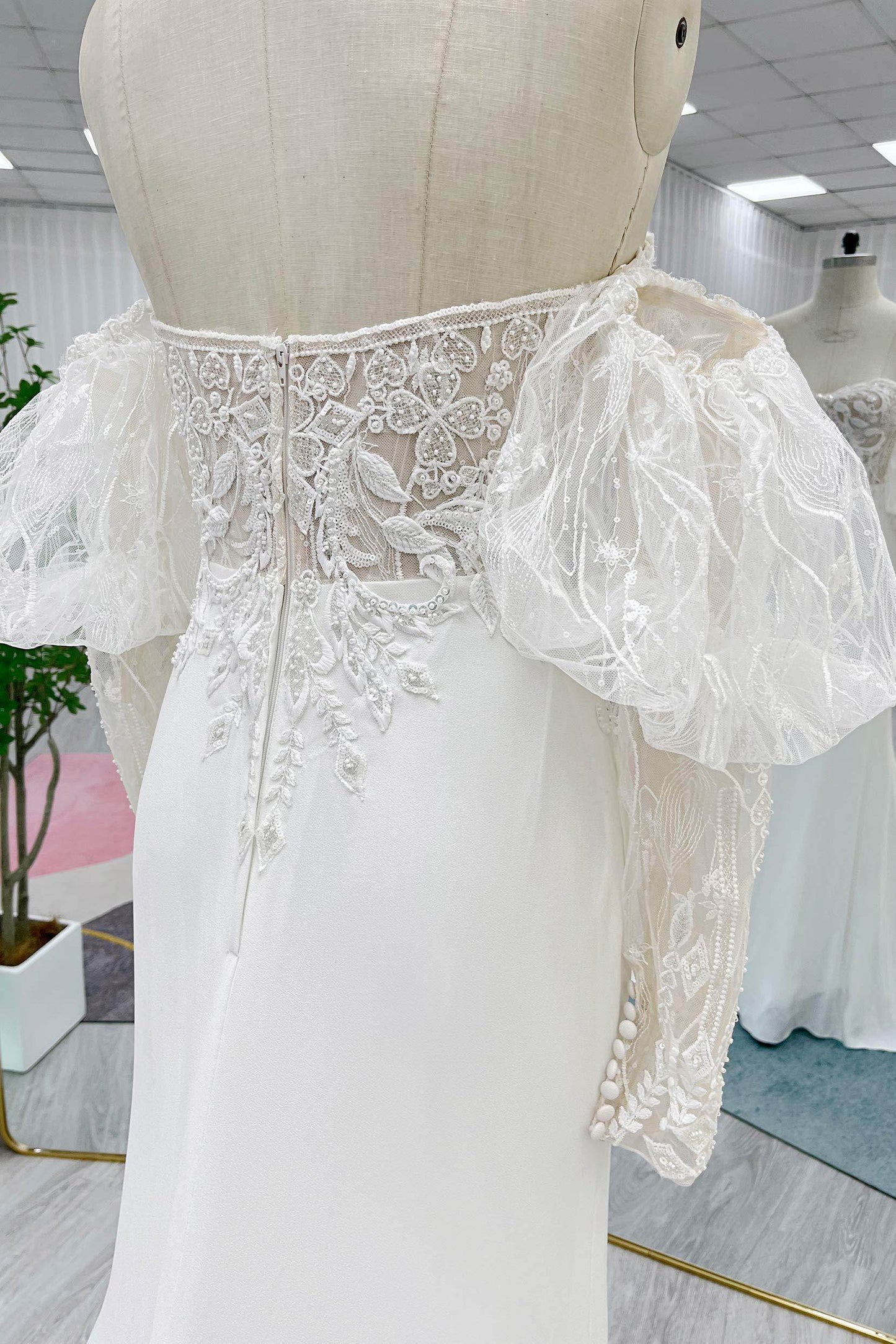 Trumpet-Mermaid Court Train Lace Stretch Satin Wedding Dress CW3266 - COCOMELODY