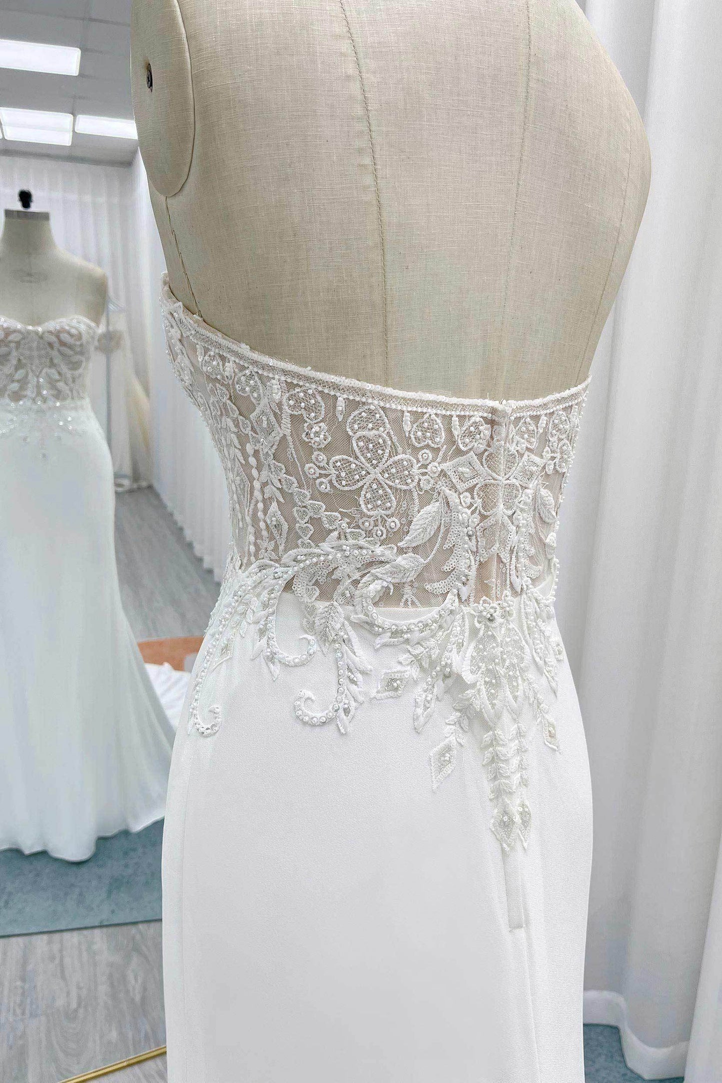 Trumpet-Mermaid Court Train Lace Stretch Satin Wedding Dress CW3266 - COCOMELODY