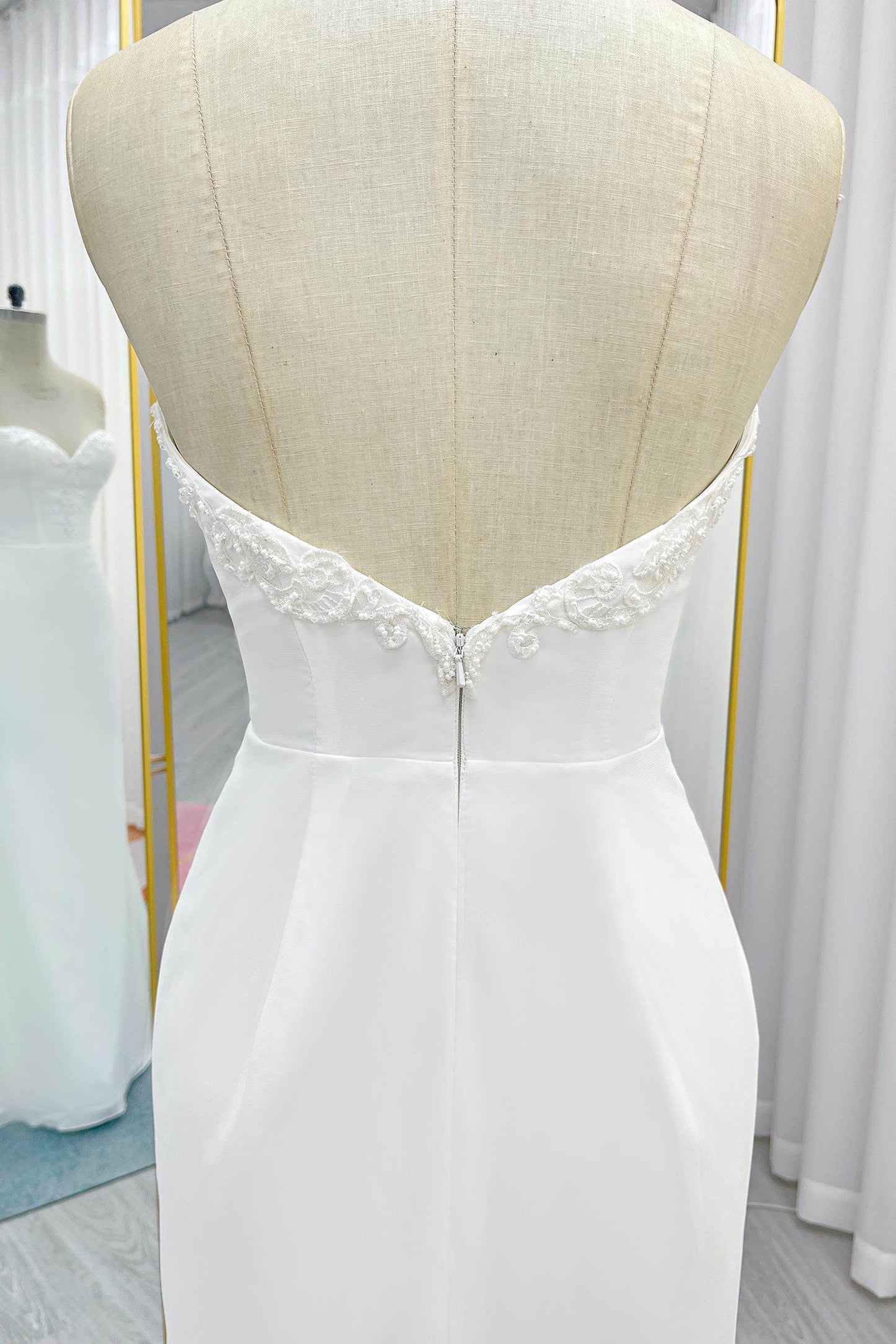 Trumpet-Mermaid Court Train Chiffon Wedding Dress CW3267 - COCOMELODY
