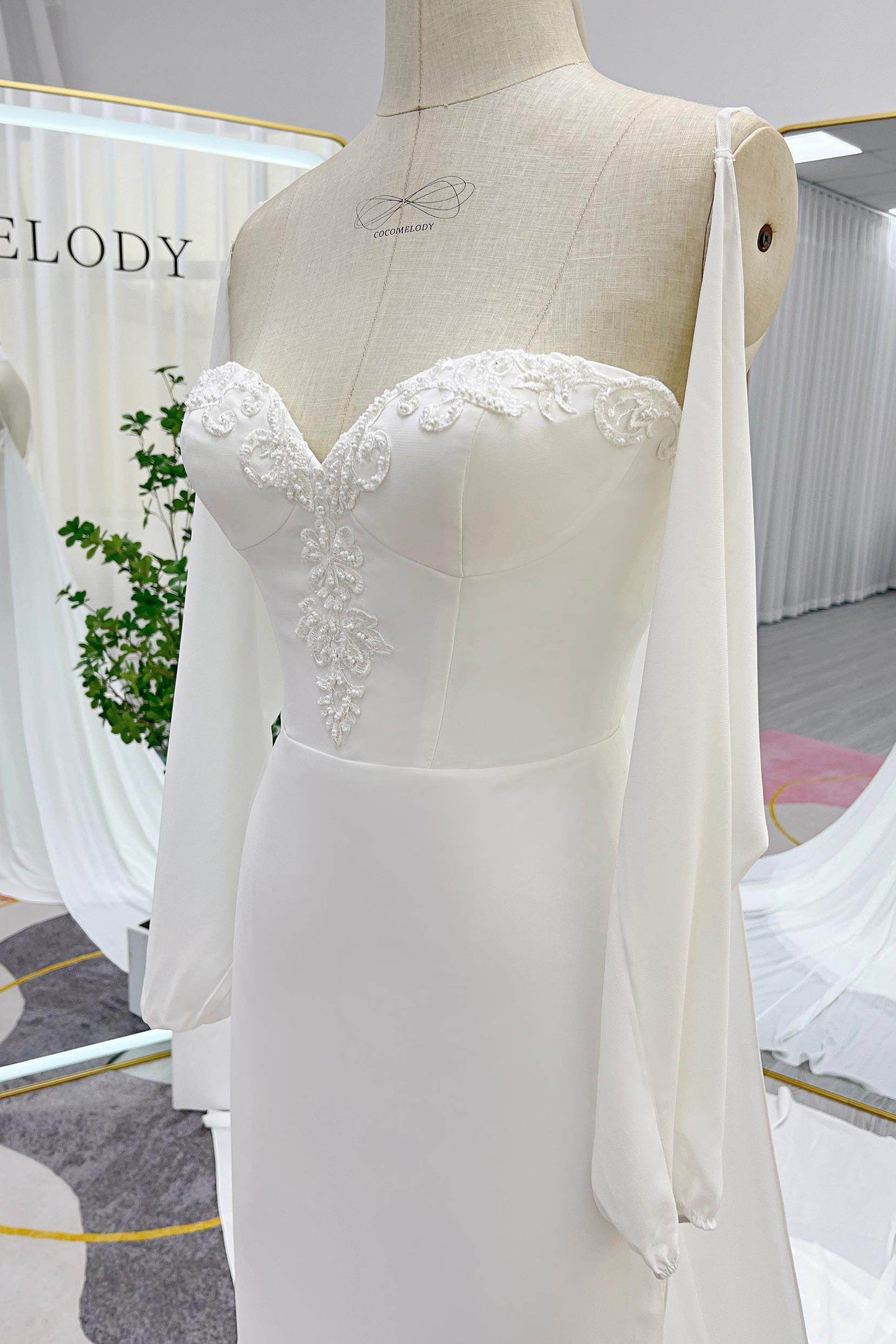 Trumpet-Mermaid Court Train Chiffon Wedding Dress CW3267 - COCOMELODY