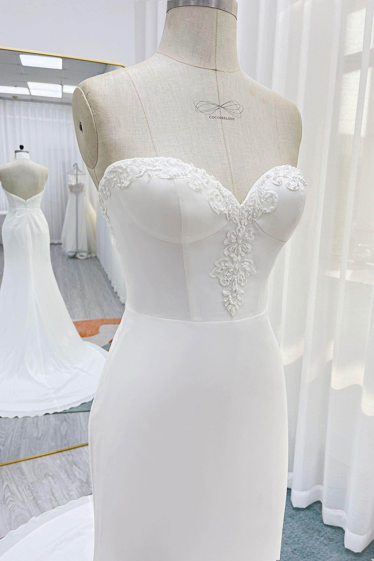 Trumpet-Mermaid Court Train Chiffon Wedding Dress CW3267 - COCOMELODY