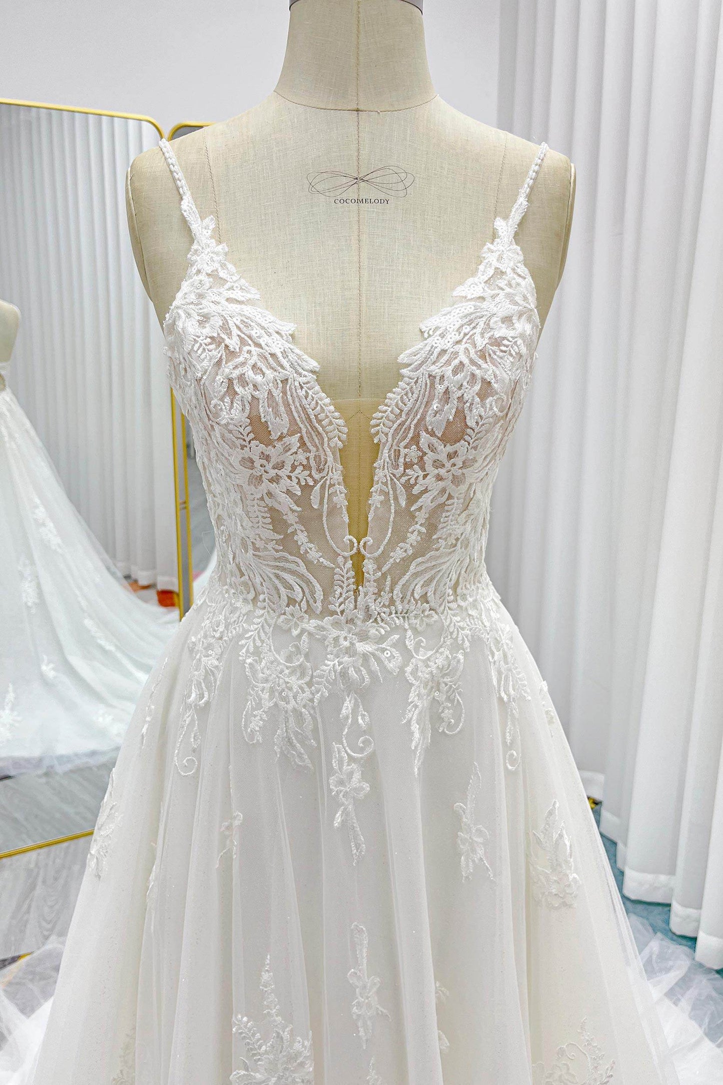 A-Line Court Train Lace Tulle Wedding Dress CW3268 - COCOMELODY