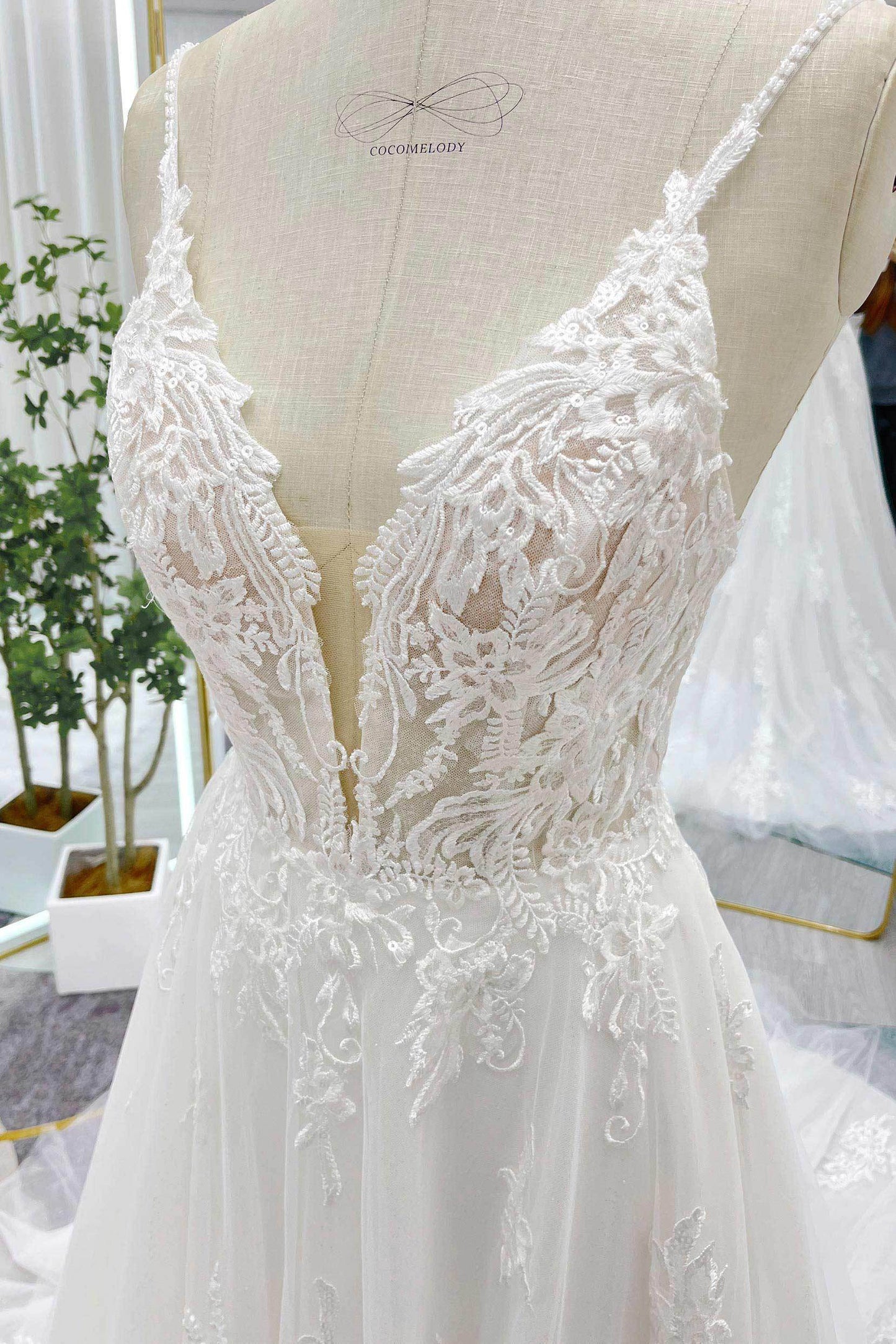 A-Line Court Train Lace Tulle Wedding Dress CW3268 - COCOMELODY