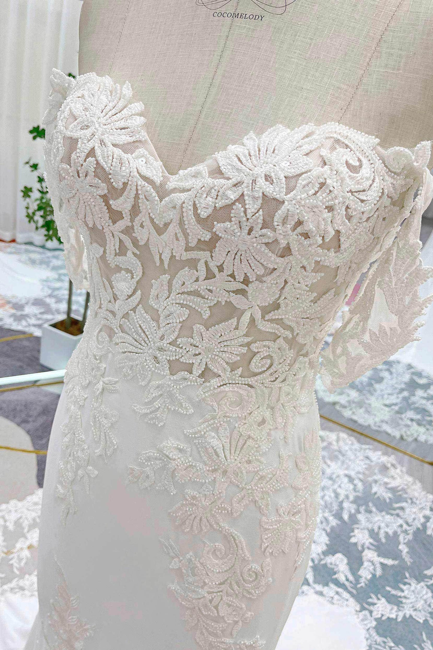 Trumpet-Mermaid Cathedral Train Lace Stretch Satin Wedding Dress CW3270 - COCOMELODY