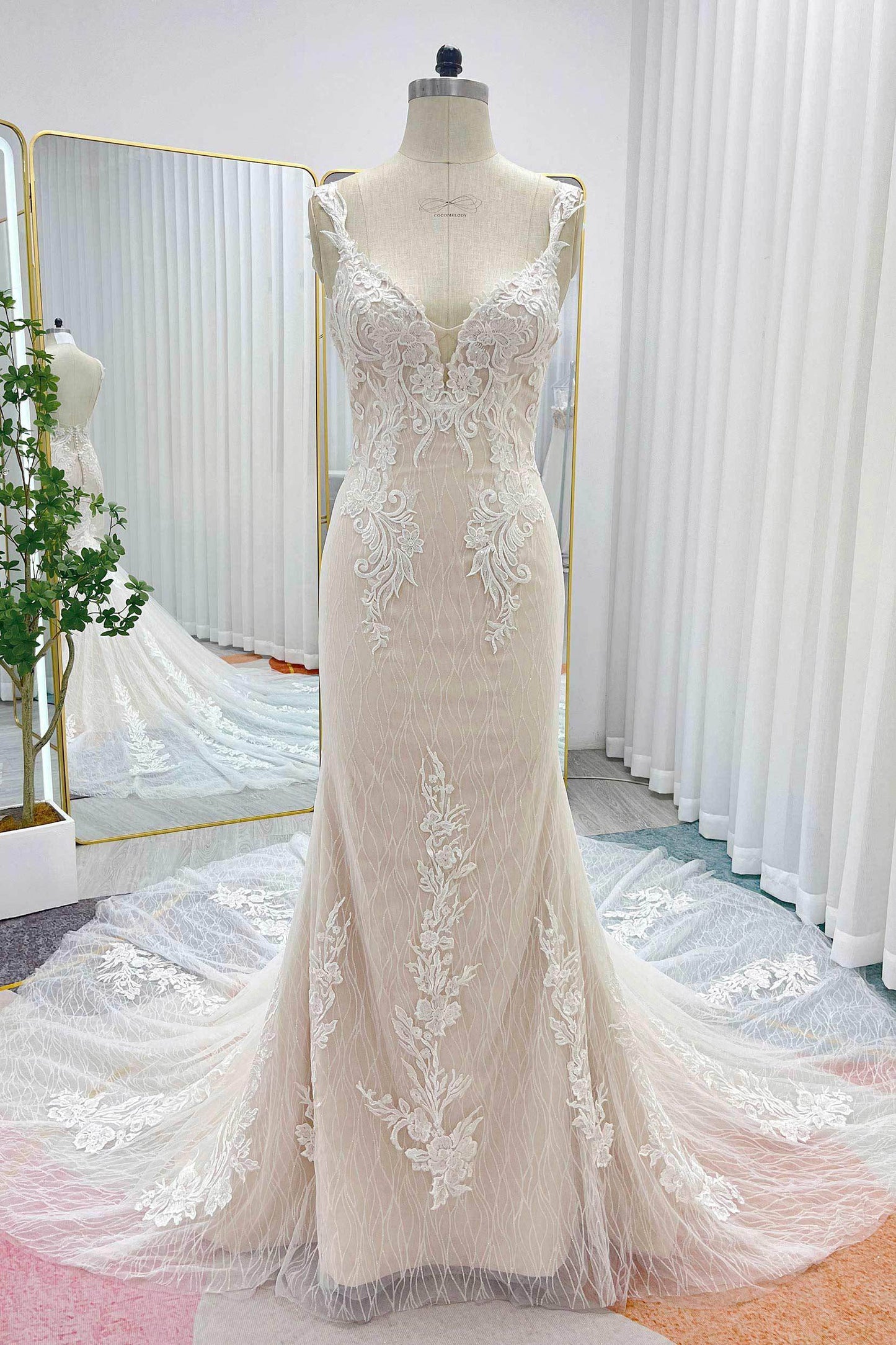 Trumpet-Mermaid Chapel Train Lace Tulle Wedding Dress CW3273 - COCOMELODY