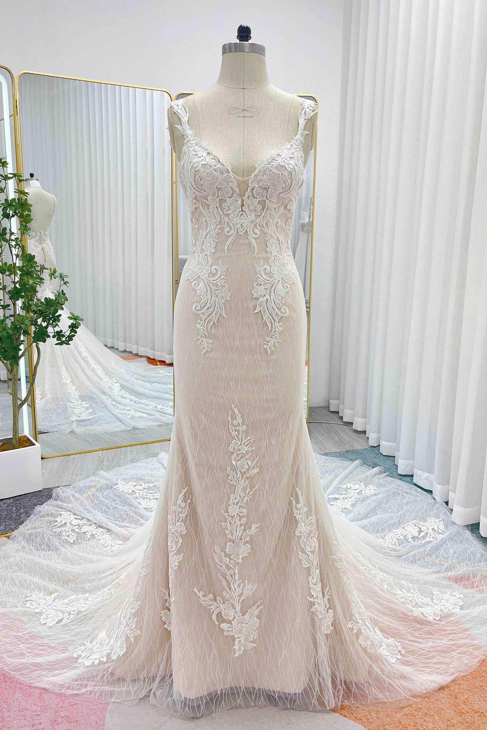 appliqued chantilly lace trumpet wedding dress Chantilly Trumpet Bridal Gown With Lace Bodice and Tulle Skirt