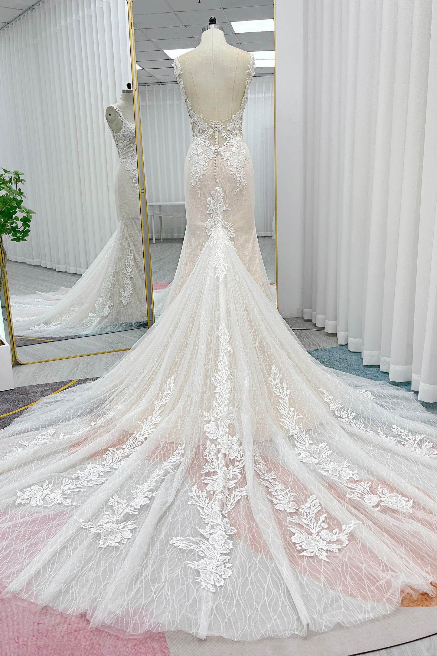 Trumpet-Mermaid Chapel Train Lace Tulle Wedding Dress CW3273 - COCOMELODY