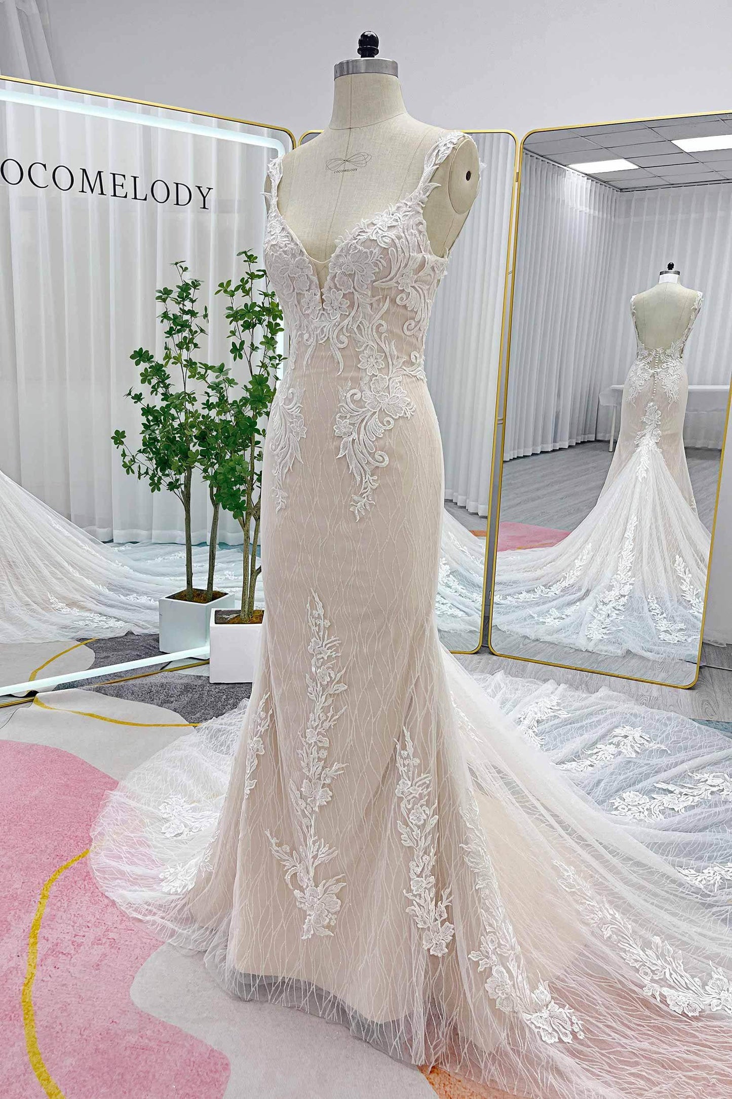 Trumpet-Mermaid Chapel Train Lace Tulle Wedding Dress CW3273 - COCOMELODY