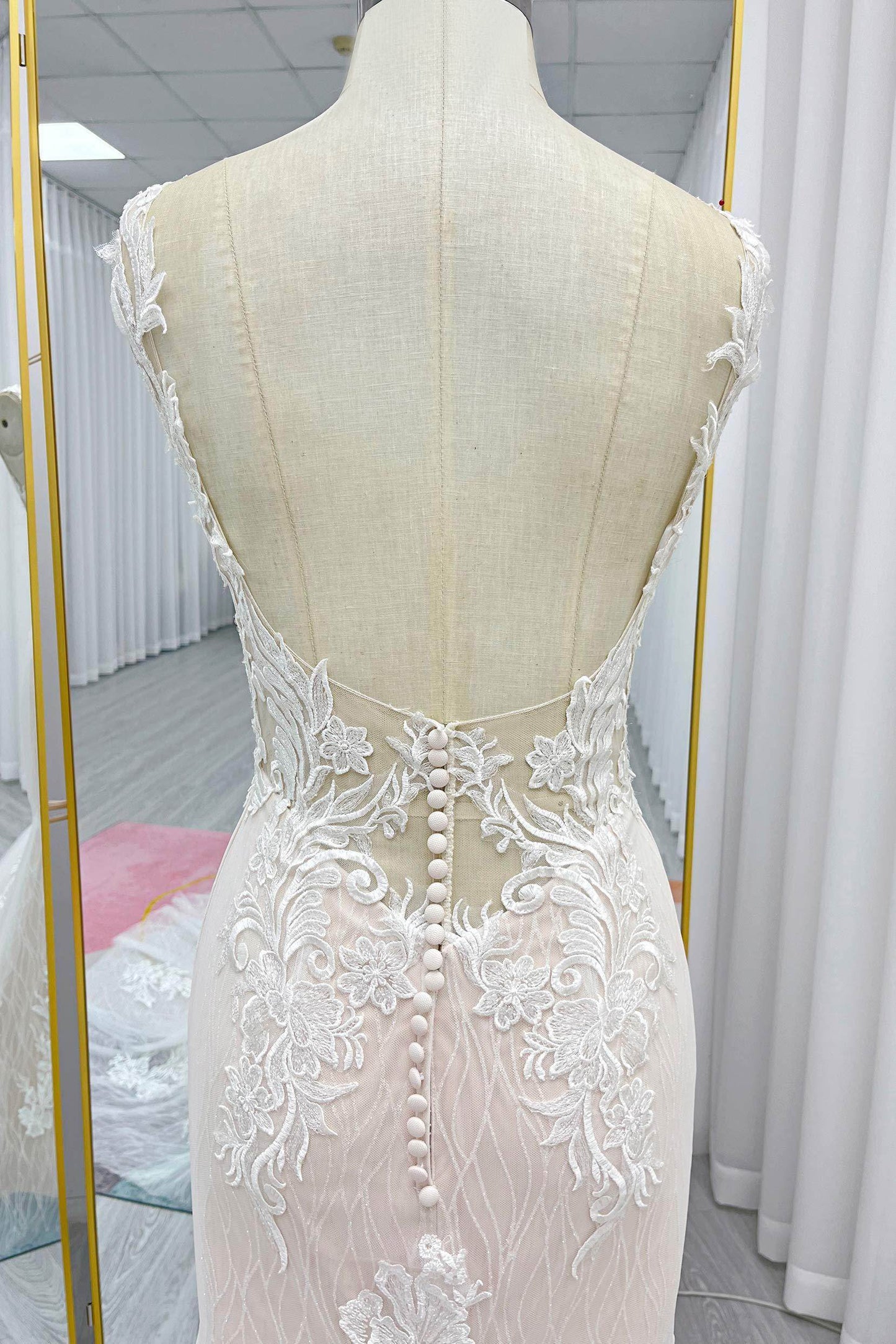 Trumpet-Mermaid Chapel Train Lace Tulle Wedding Dress CW3273 - COCOMELODY