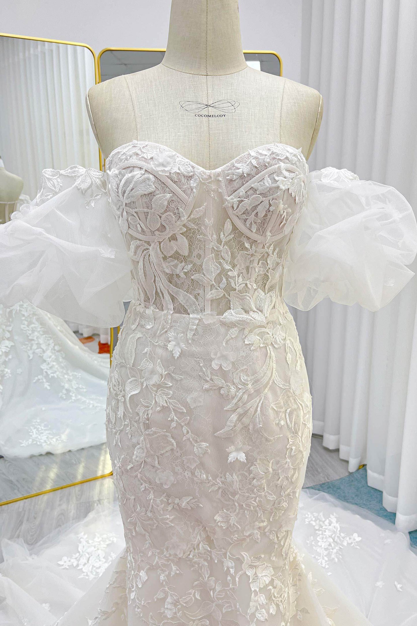 Trumpet-Mermaid Chapel Train Lace Tulle Wedding Dress CW3274 - COCOMELODY