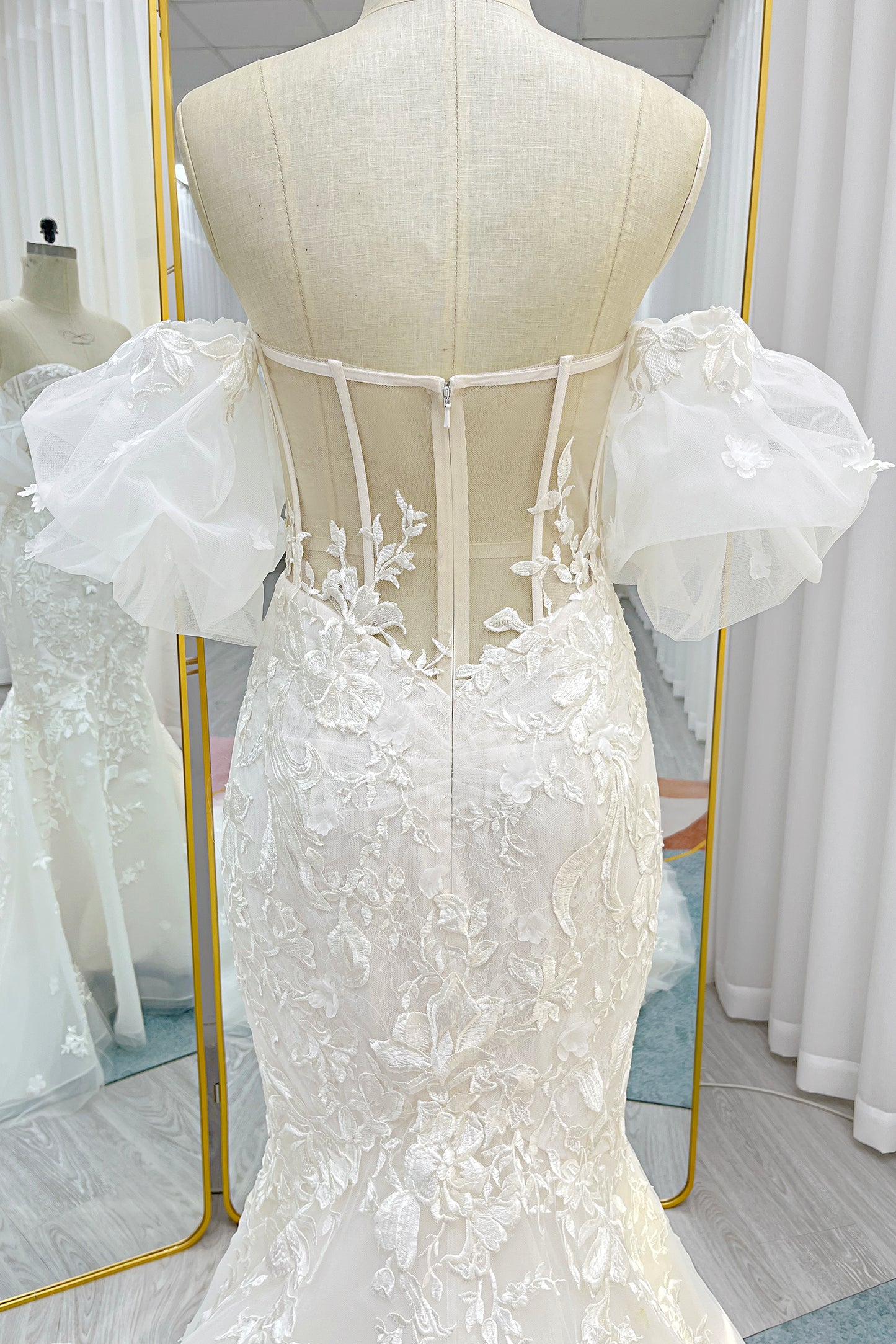 Trumpet-Mermaid Chapel Train Lace Tulle Wedding Dress CW3274