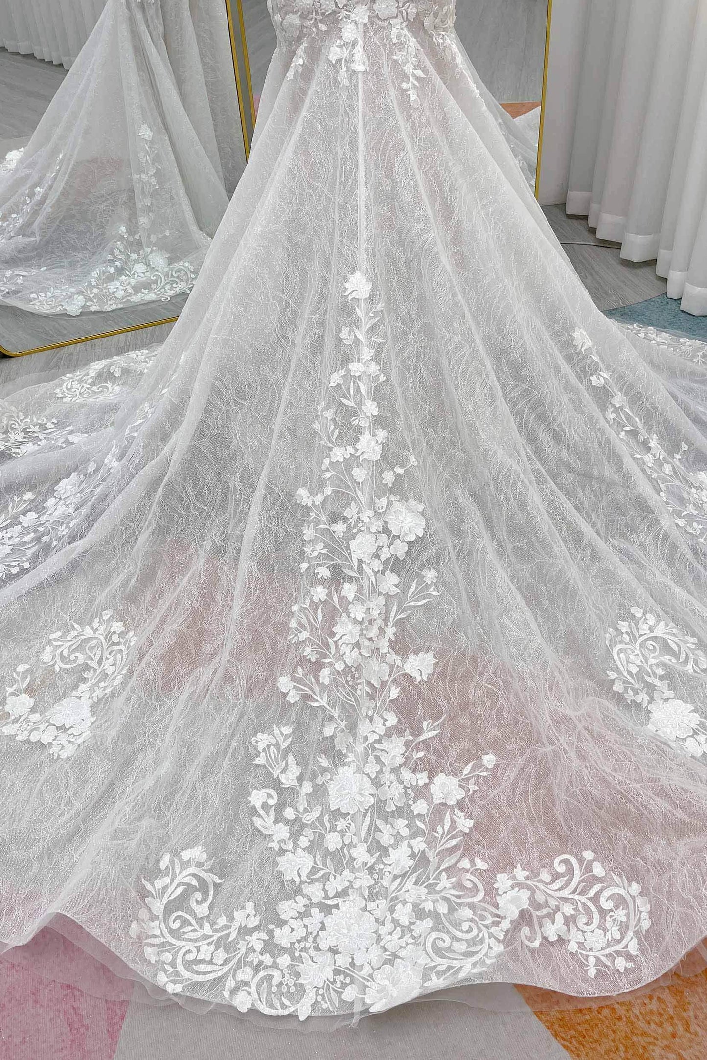 Trumpet-Mermaid Court Train Lace Tulle Wedding Dress CW3275 - COCOMELODY