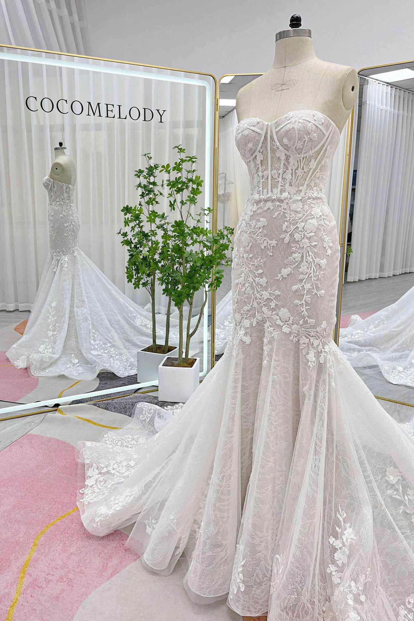 Trumpet-Mermaid Court Train Lace Tulle Wedding Dress CW3275 - COCOMELODY