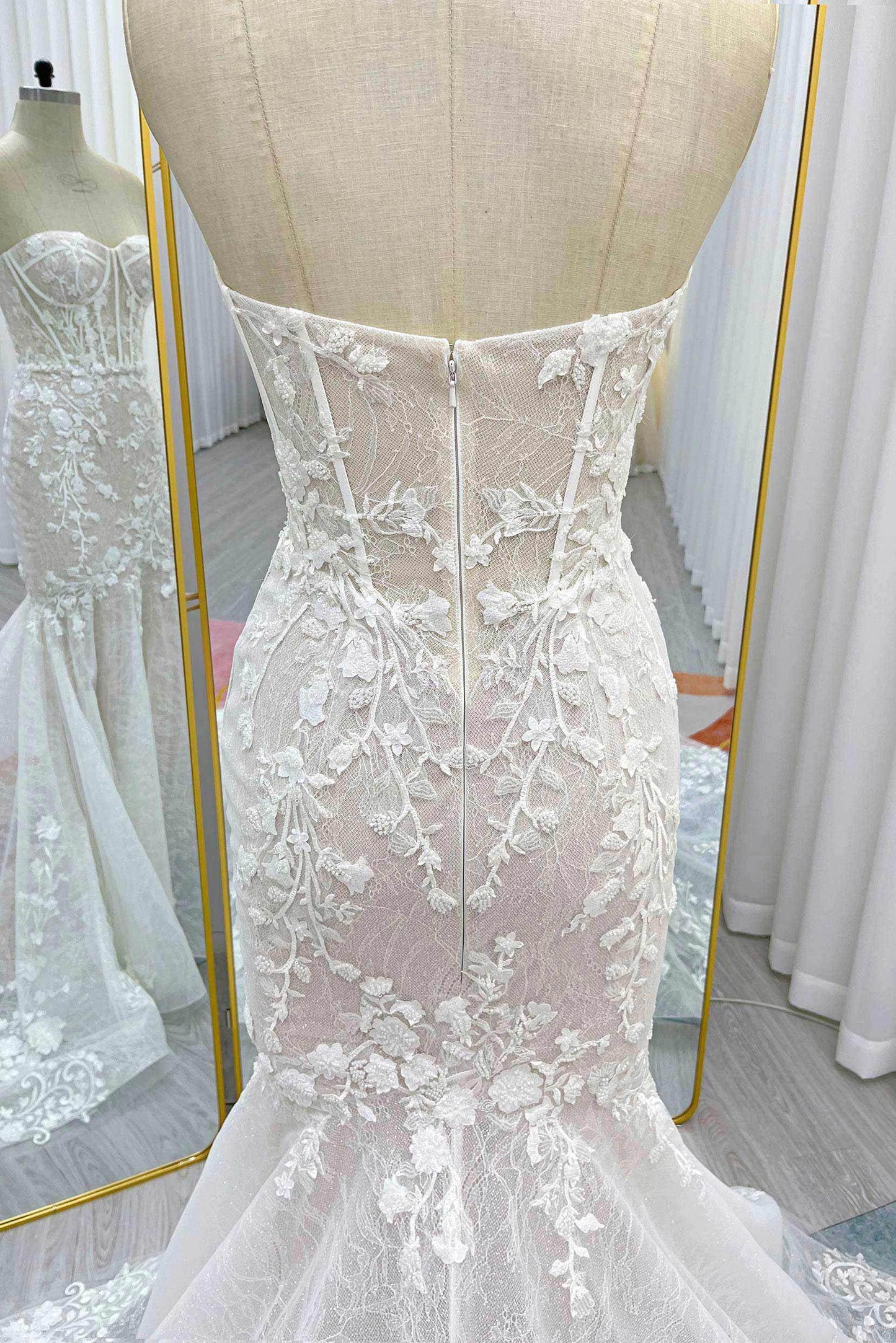 Trumpet-Mermaid Court Train Lace Tulle Wedding Dress CW3275 - COCOMELODY